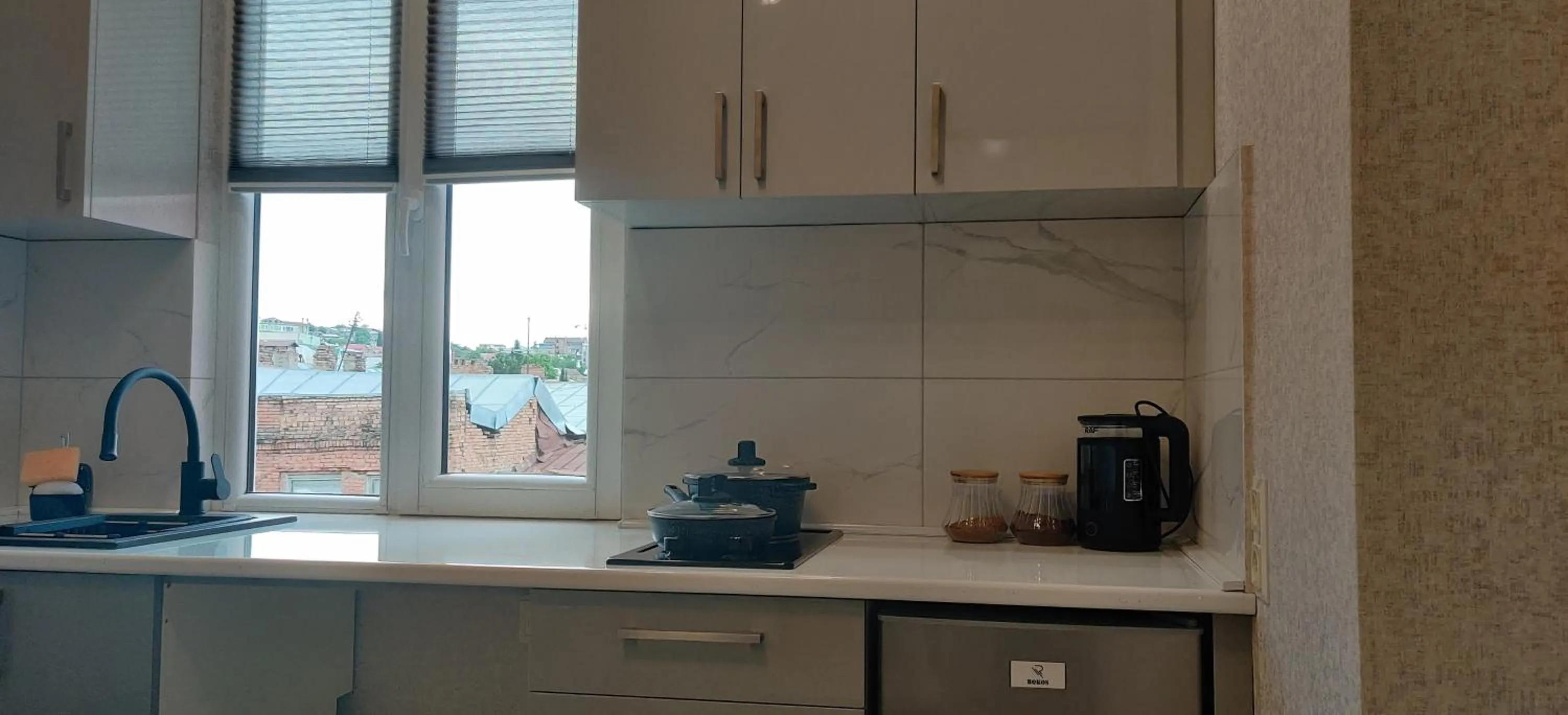 Coffee/tea facilities in Mimino T&G