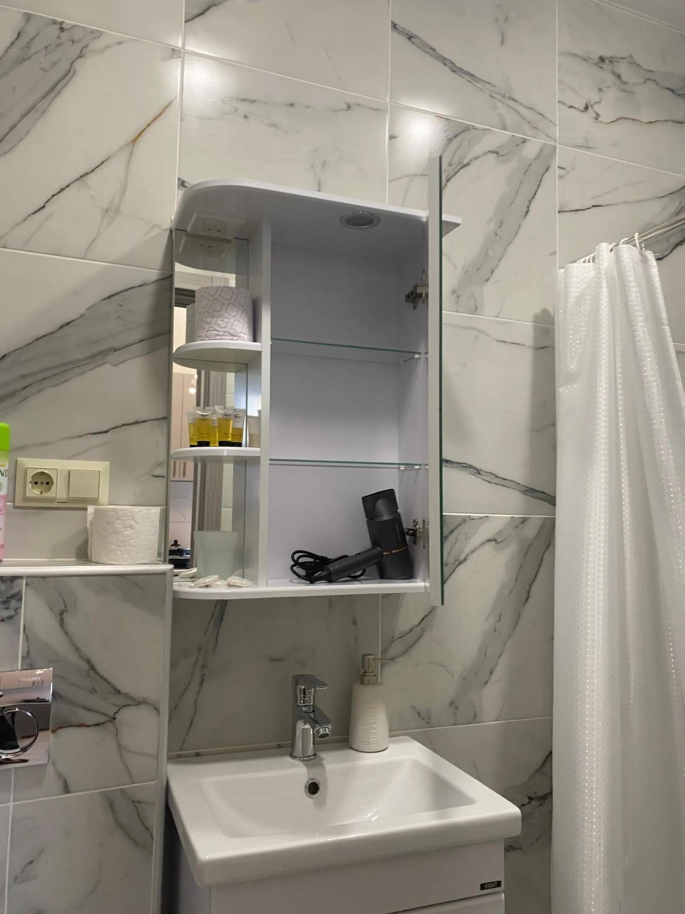 Shower in Mimino T&G