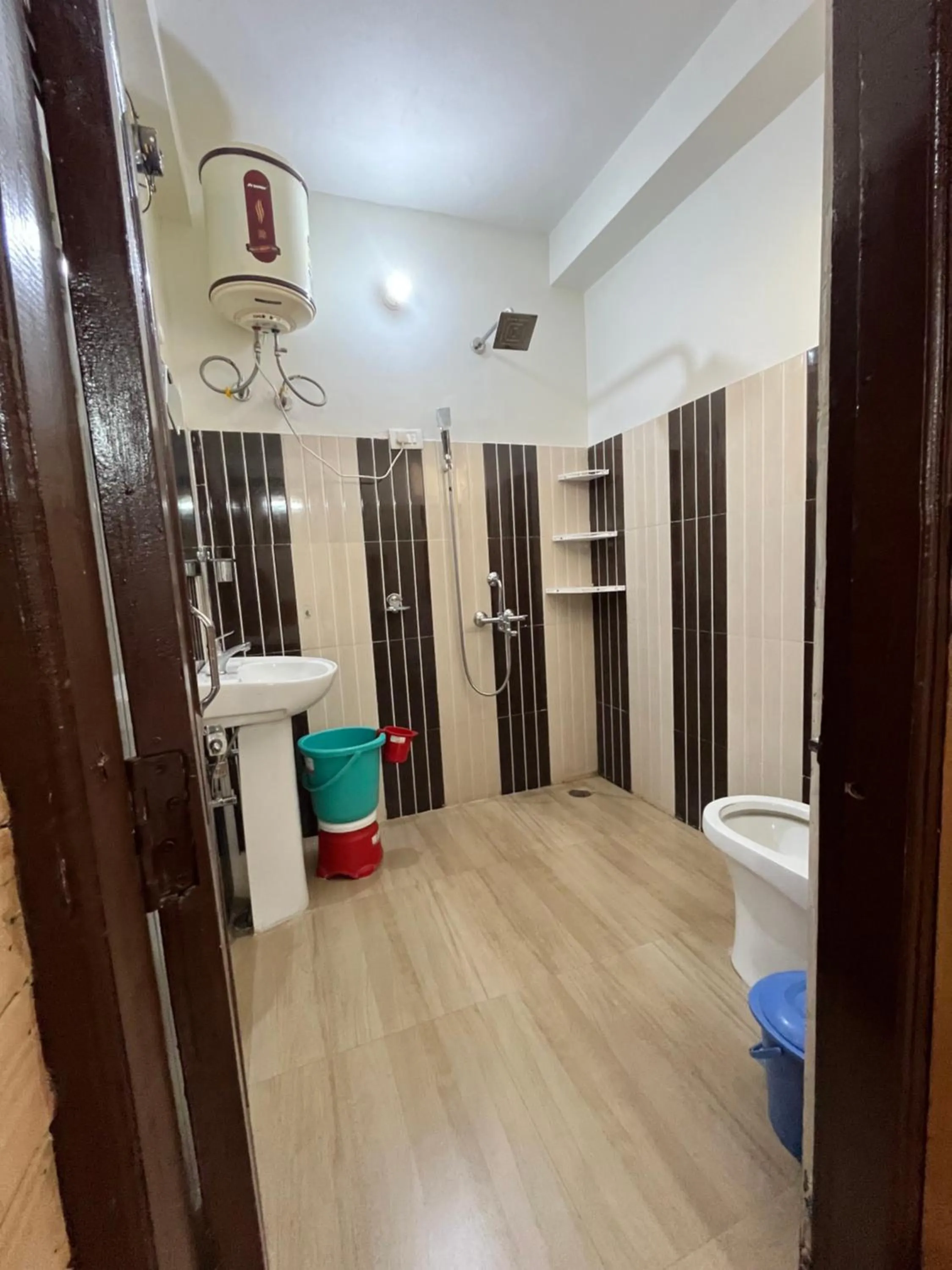 Toilet in Sunset Lagoon Dalhousie