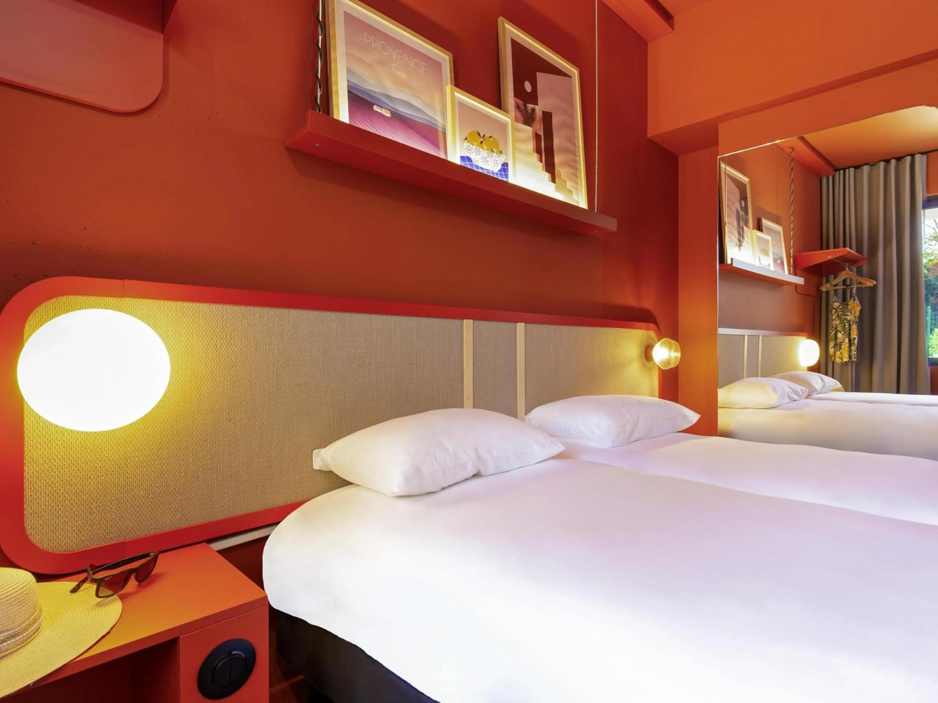 Bedroom, Bed in greet hotel Salon de Provence