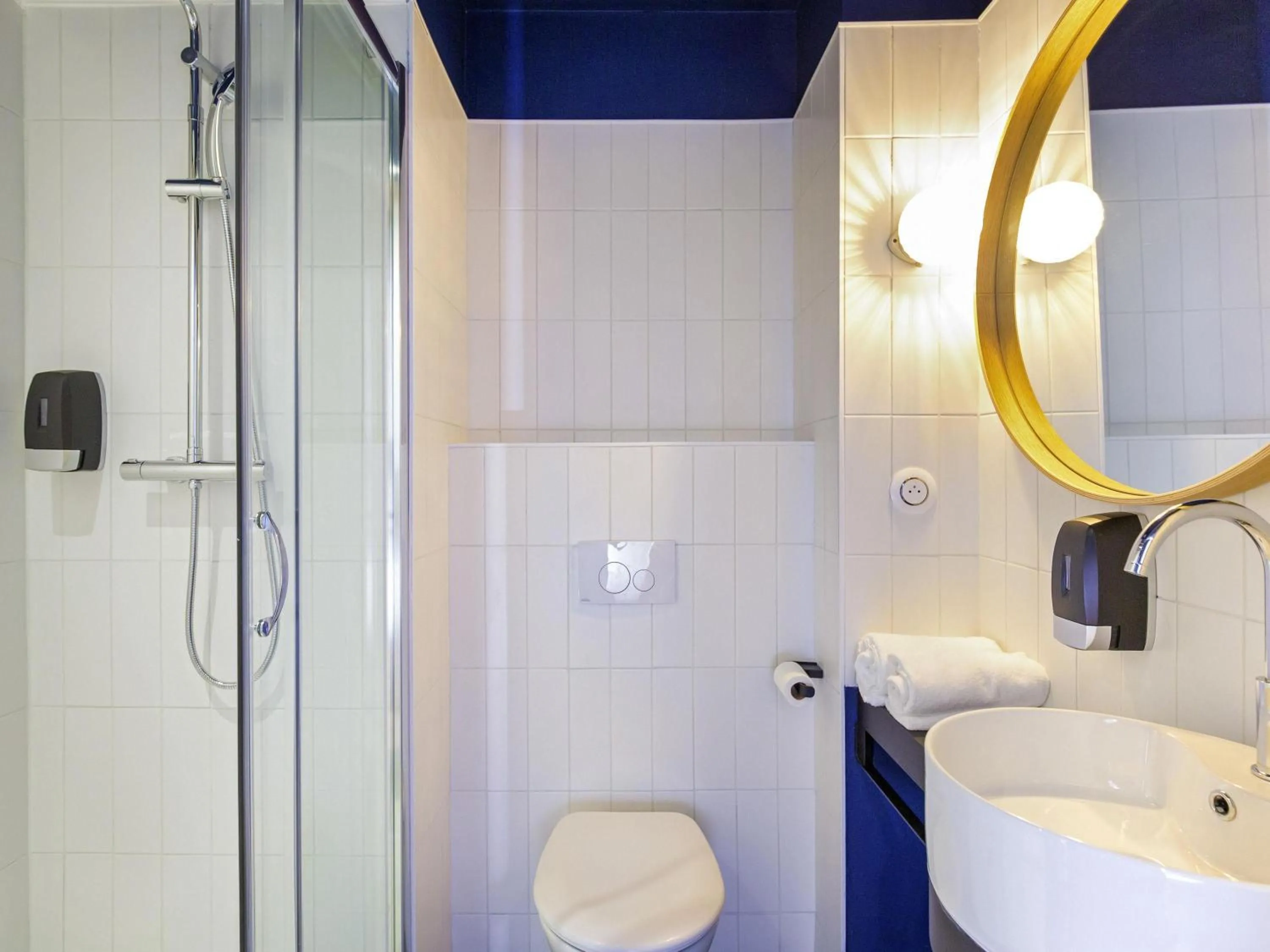 Bedroom in greet hotel Salon de Provence