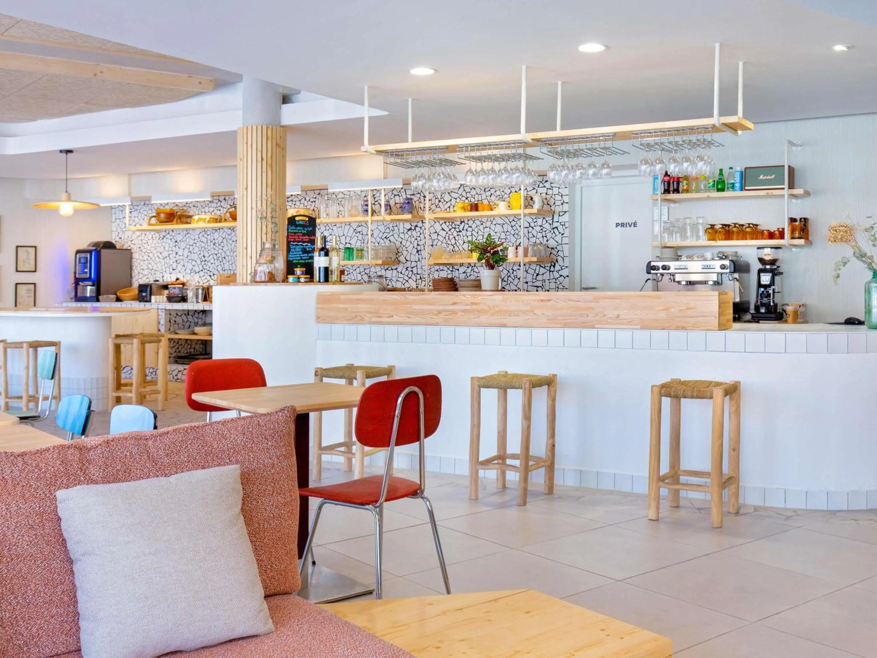 Lounge or bar in greet hotel Salon de Provence