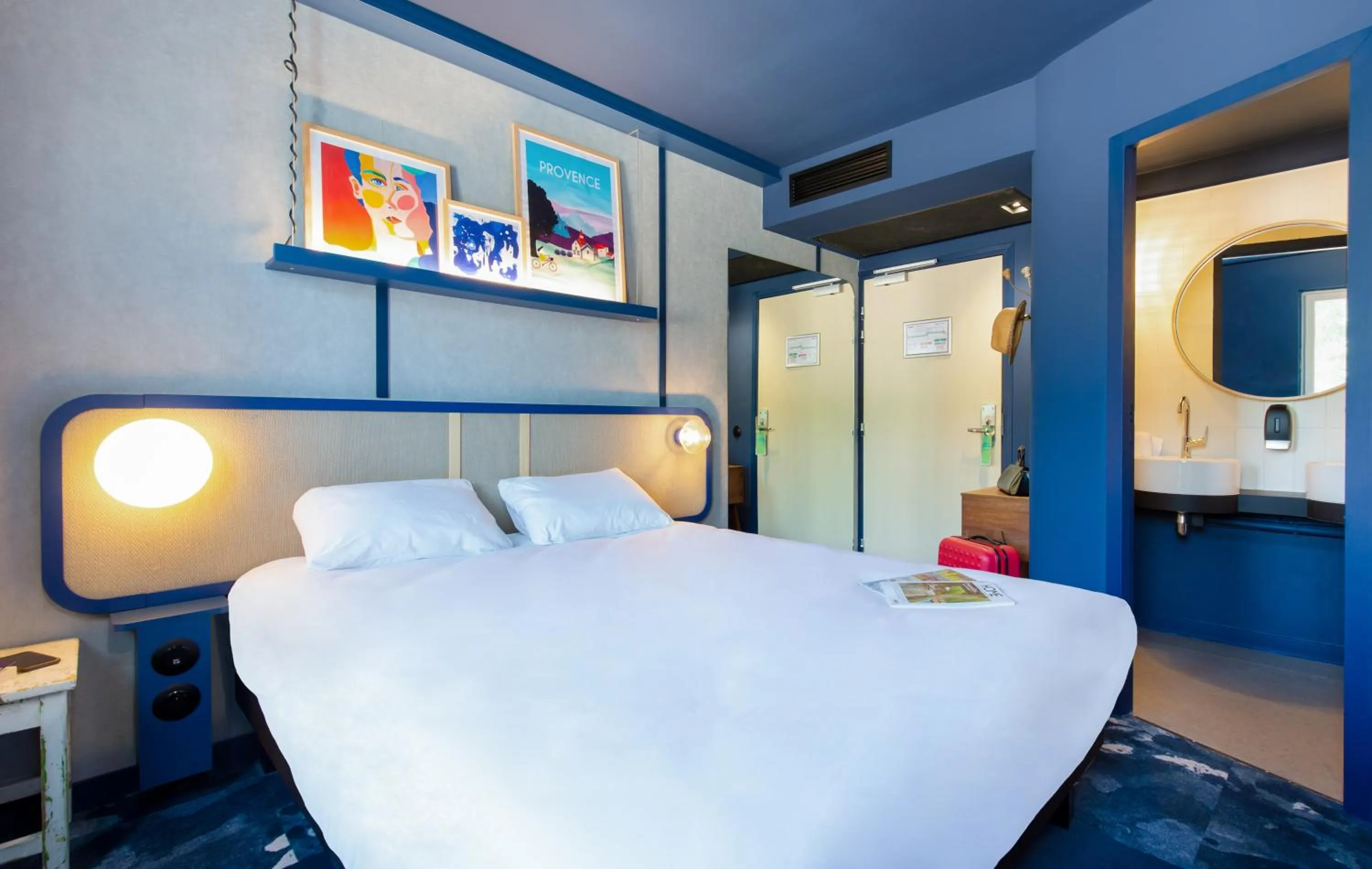 Bed in greet hotel Salon de Provence