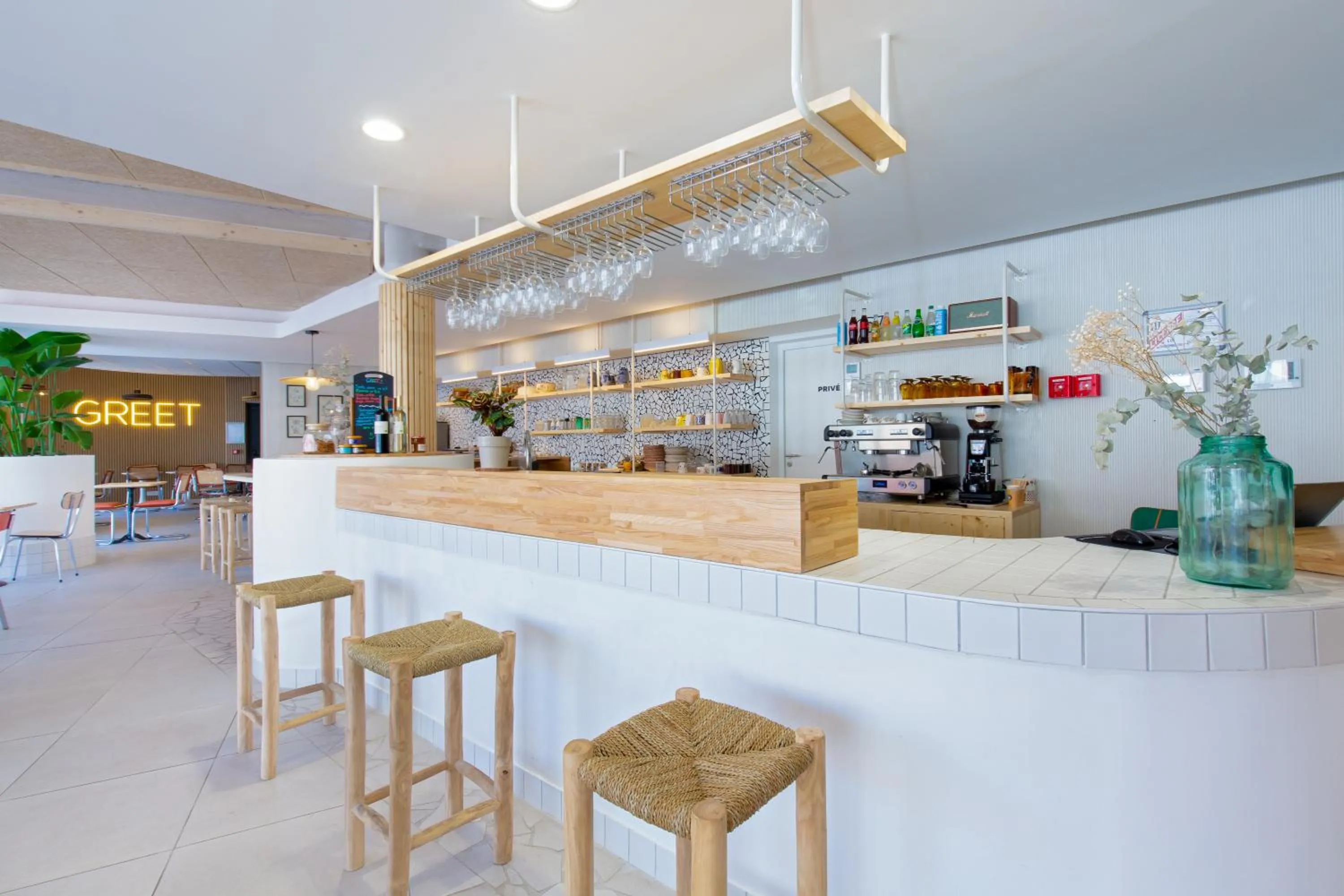 Lounge or bar in greet hotel Salon de Provence