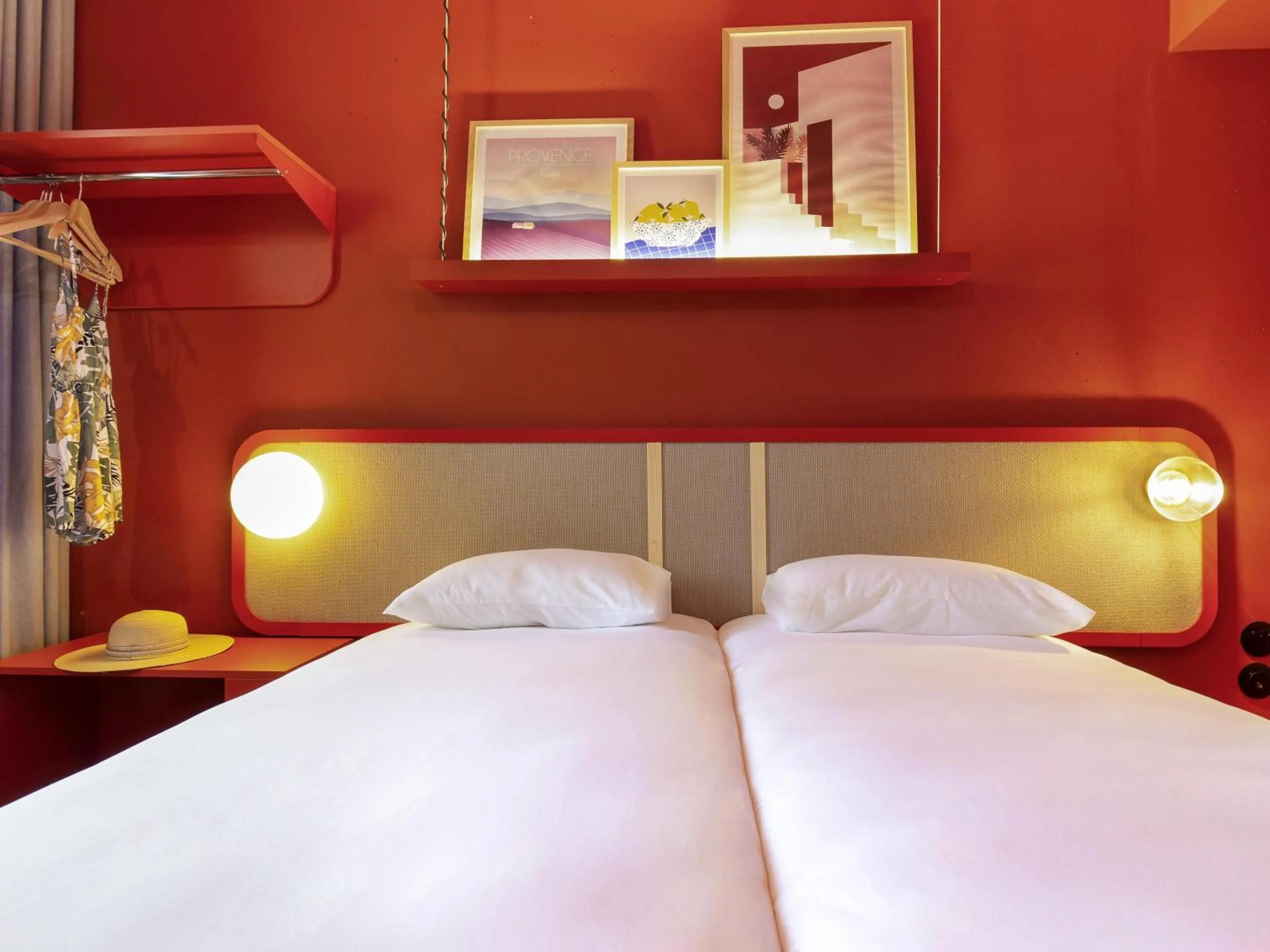 Bedroom, Bed in greet hotel Salon de Provence