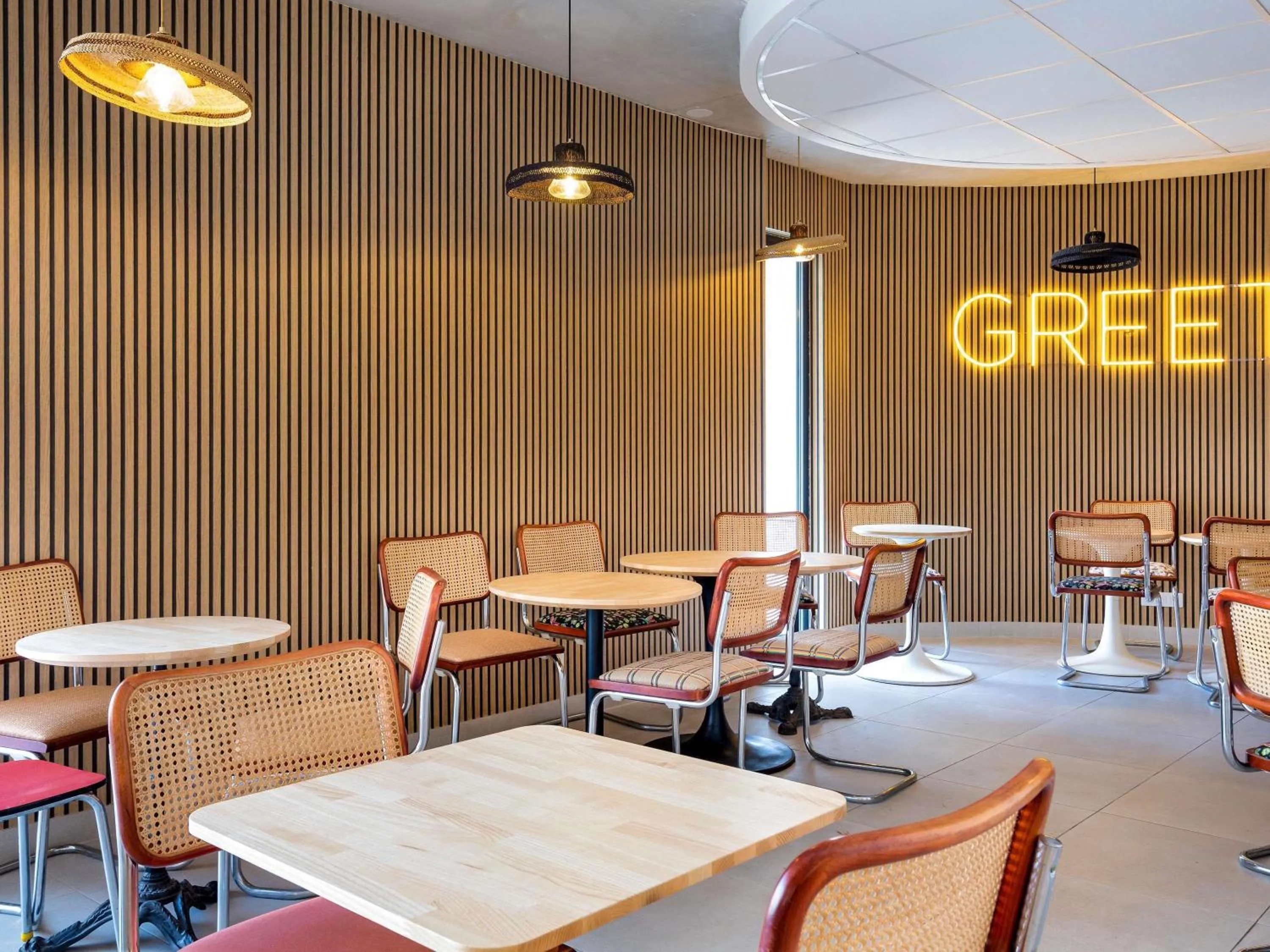 Lounge or bar in greet hotel Salon de Provence