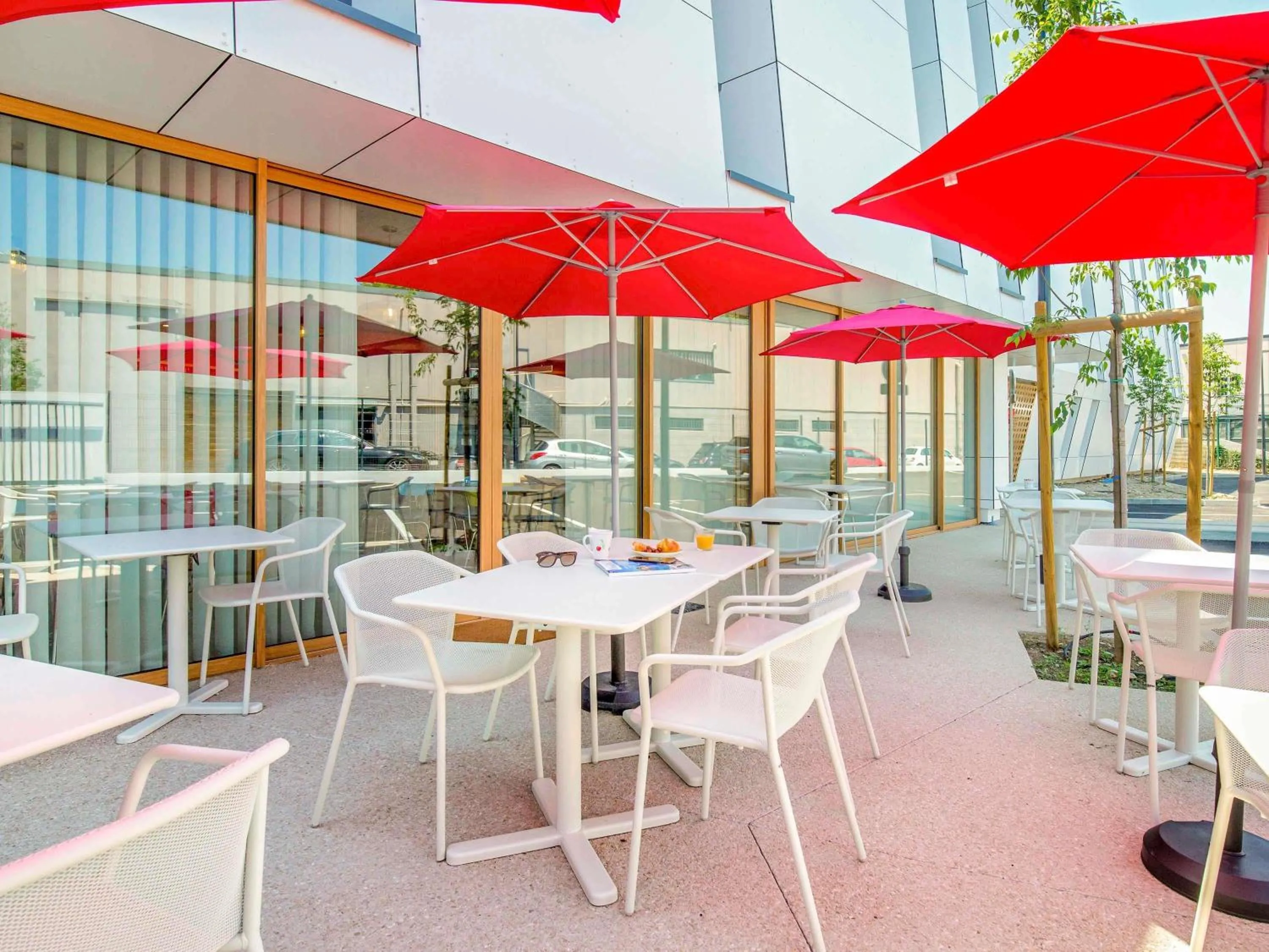 Lounge or bar in greet hotel Salon de Provence