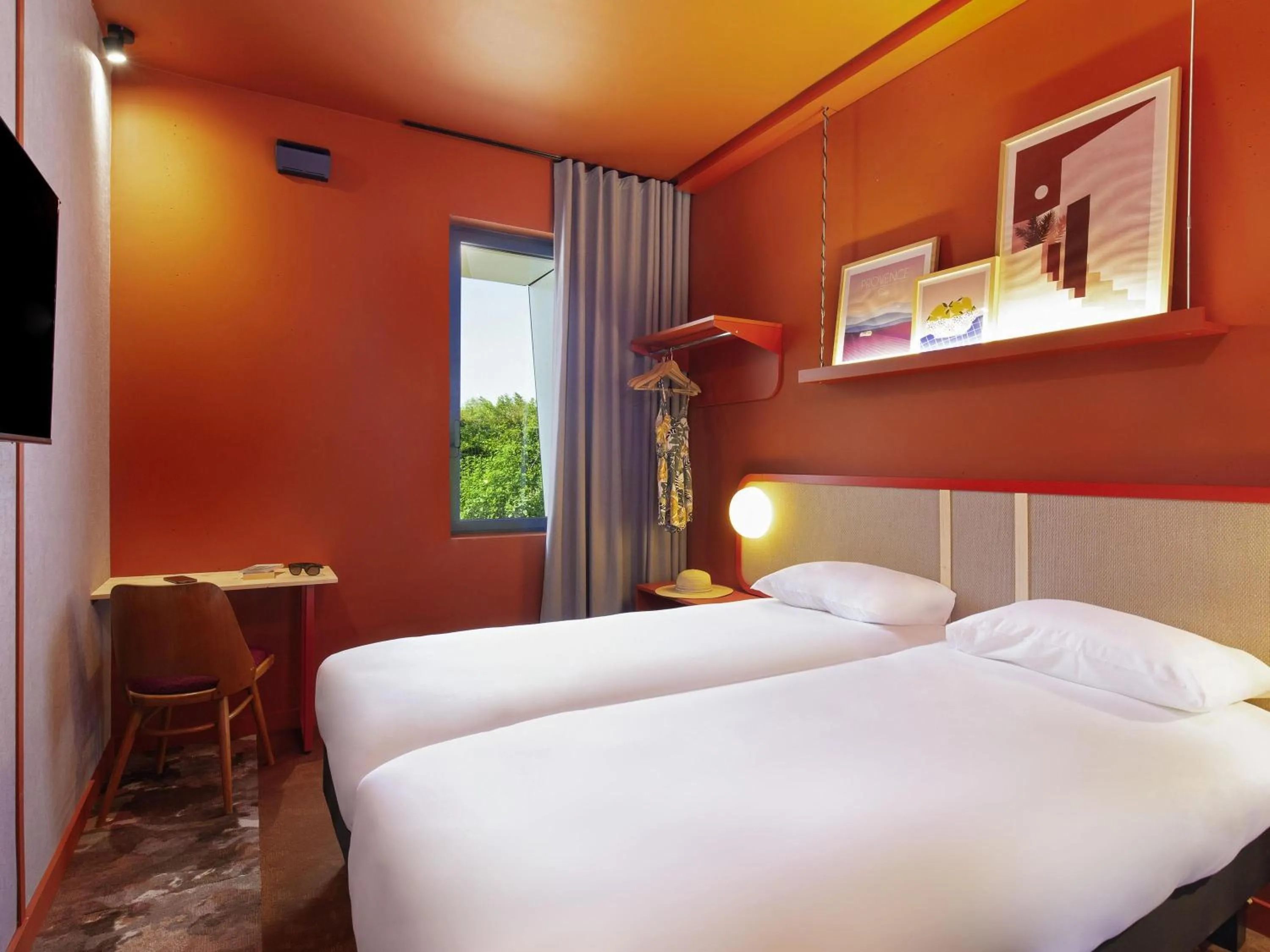 Bedroom, Bed in greet hotel Salon de Provence