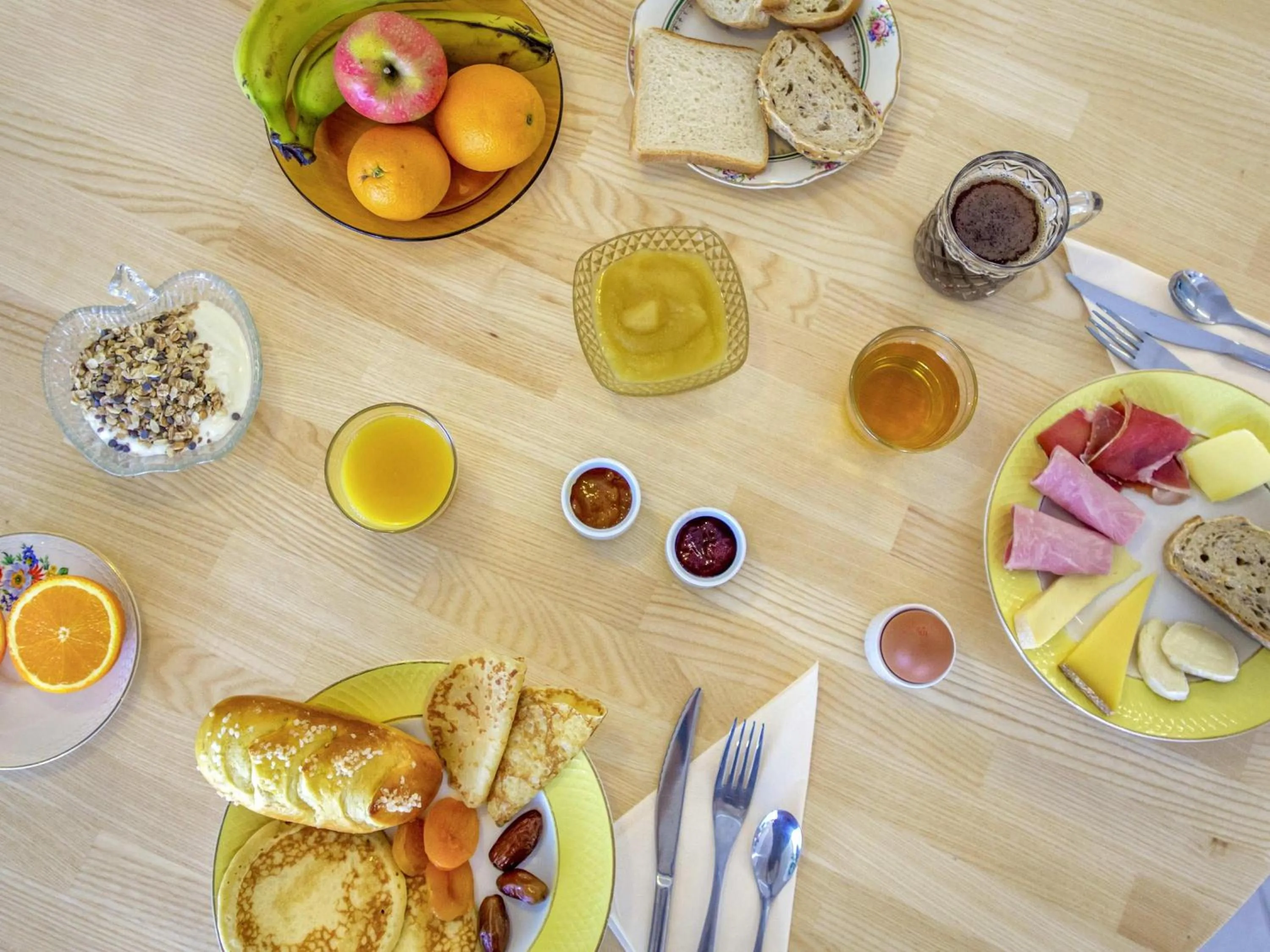Breakfast in greet hotel Salon de Provence