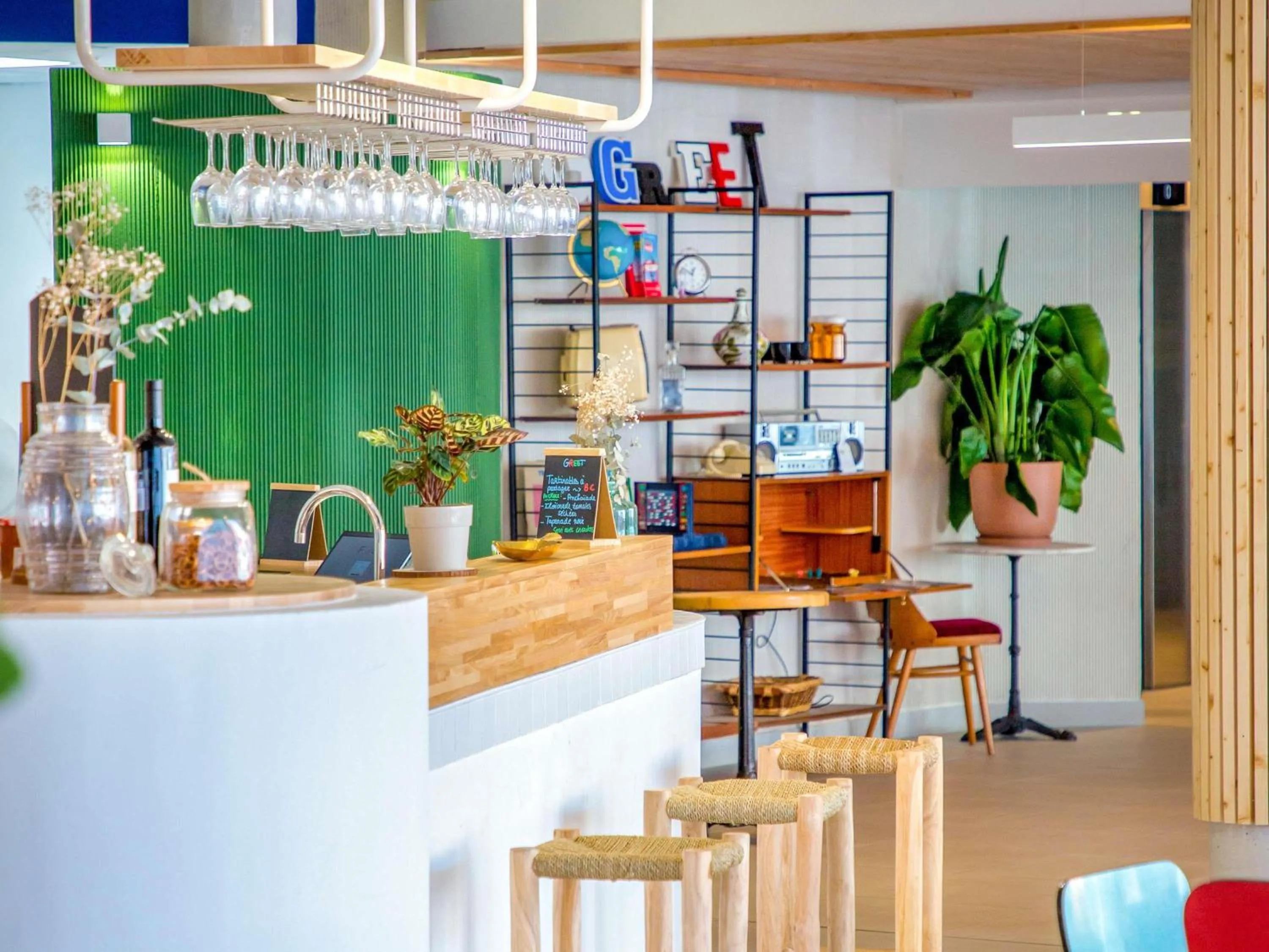 Property building in greet hotel Salon de Provence