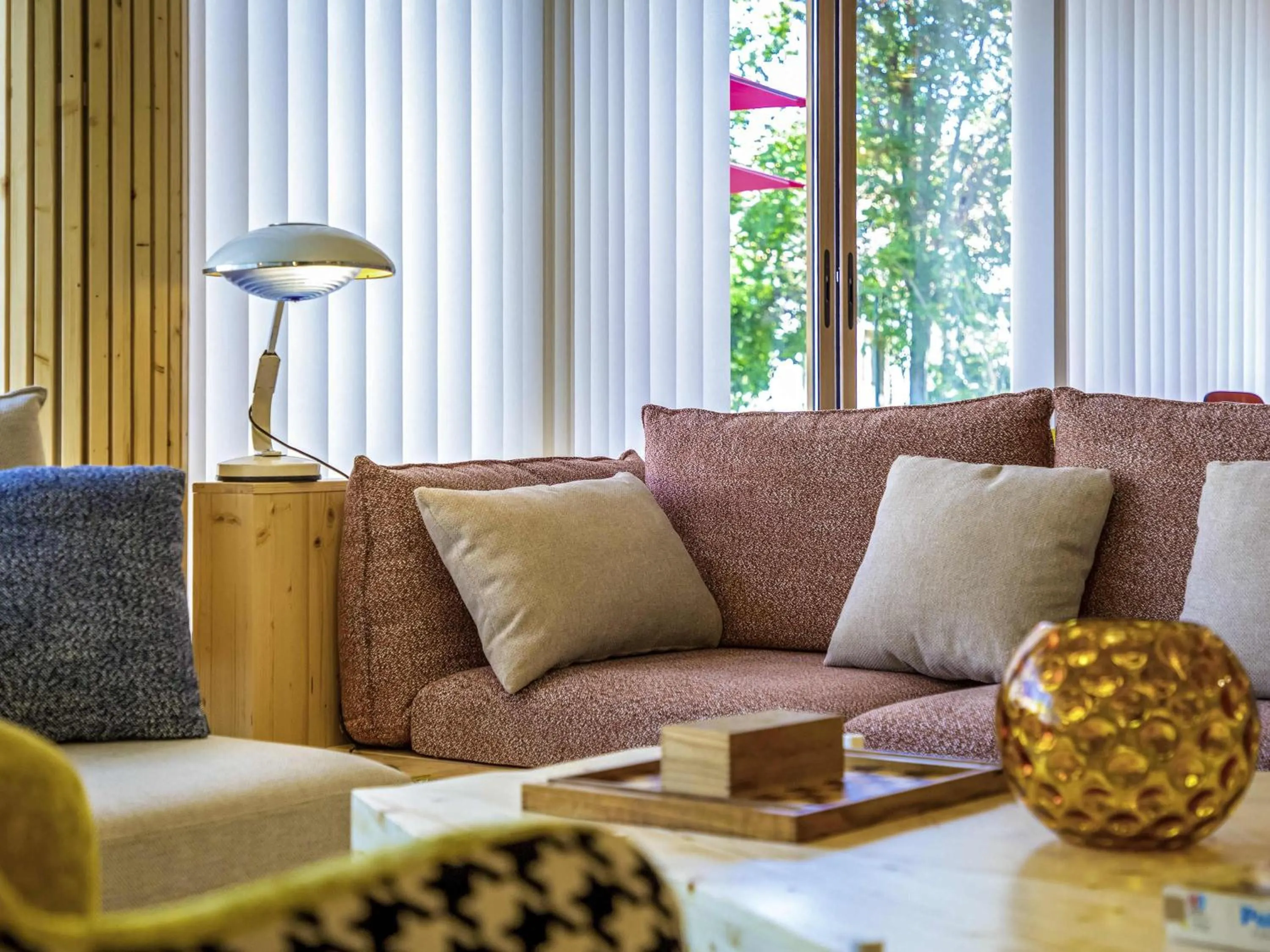 Lounge or bar in greet hotel Salon de Provence