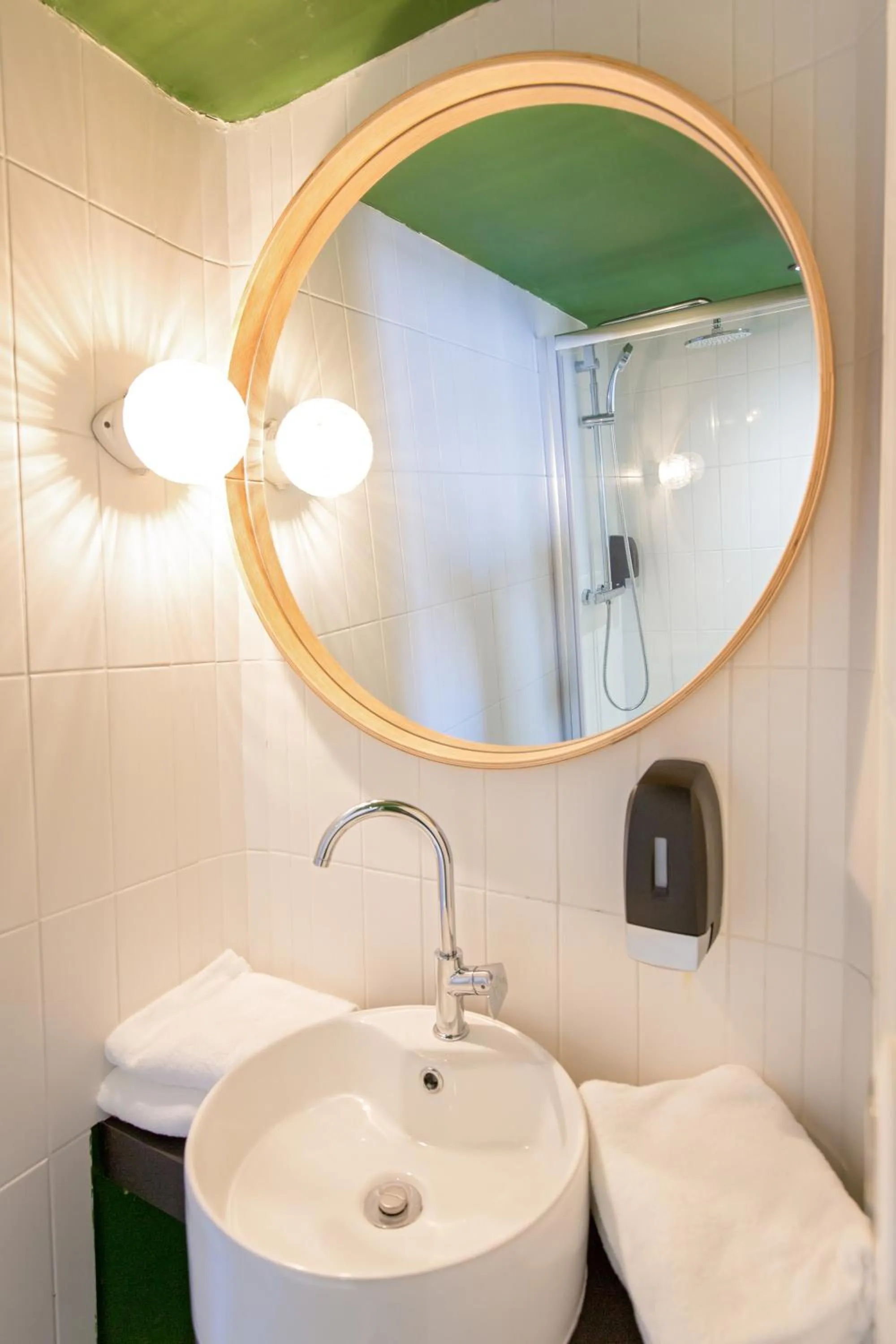 Bathroom in greet hotel Salon de Provence