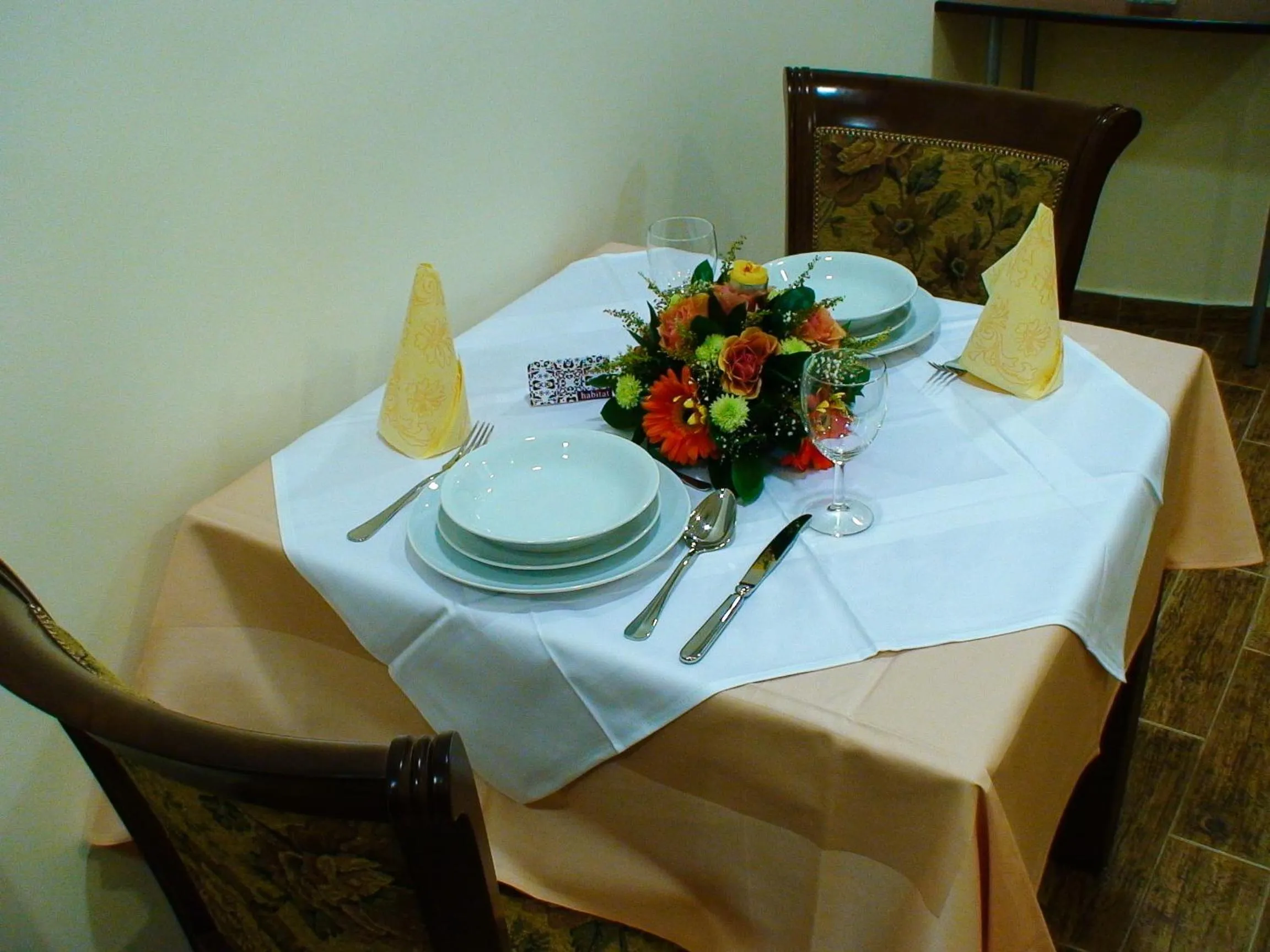 Restaurant/places to eat in Mali Hotel BaMBiS