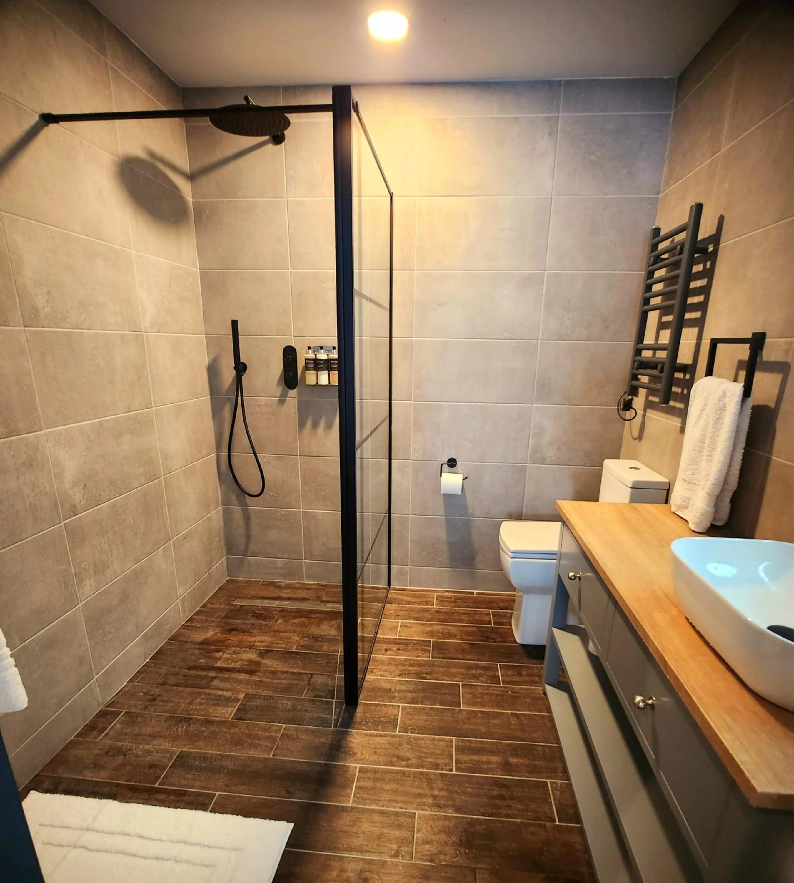 Shower in Pinnacle Suites Hotel