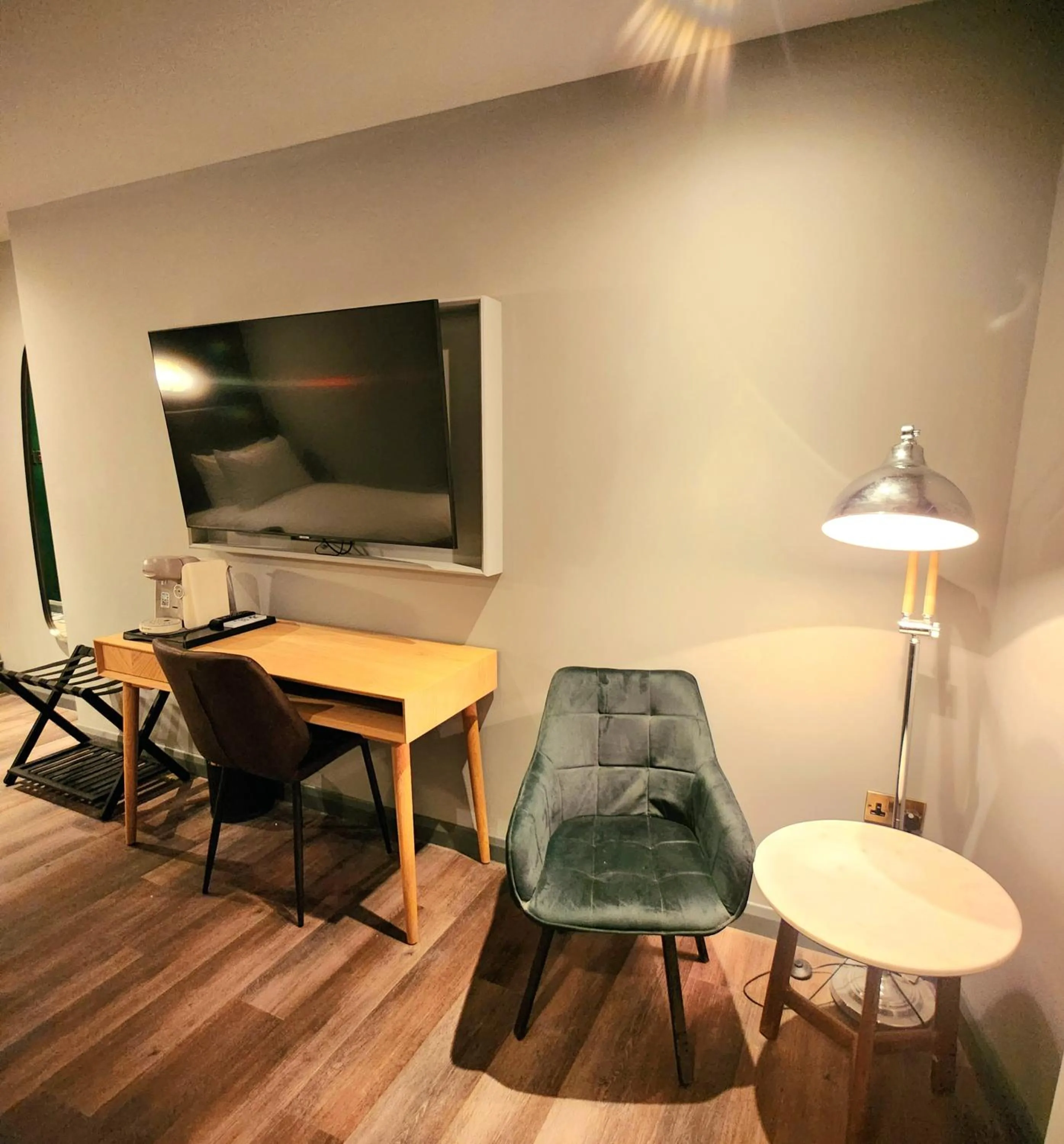 Seating area in Pinnacle Suites Hotel