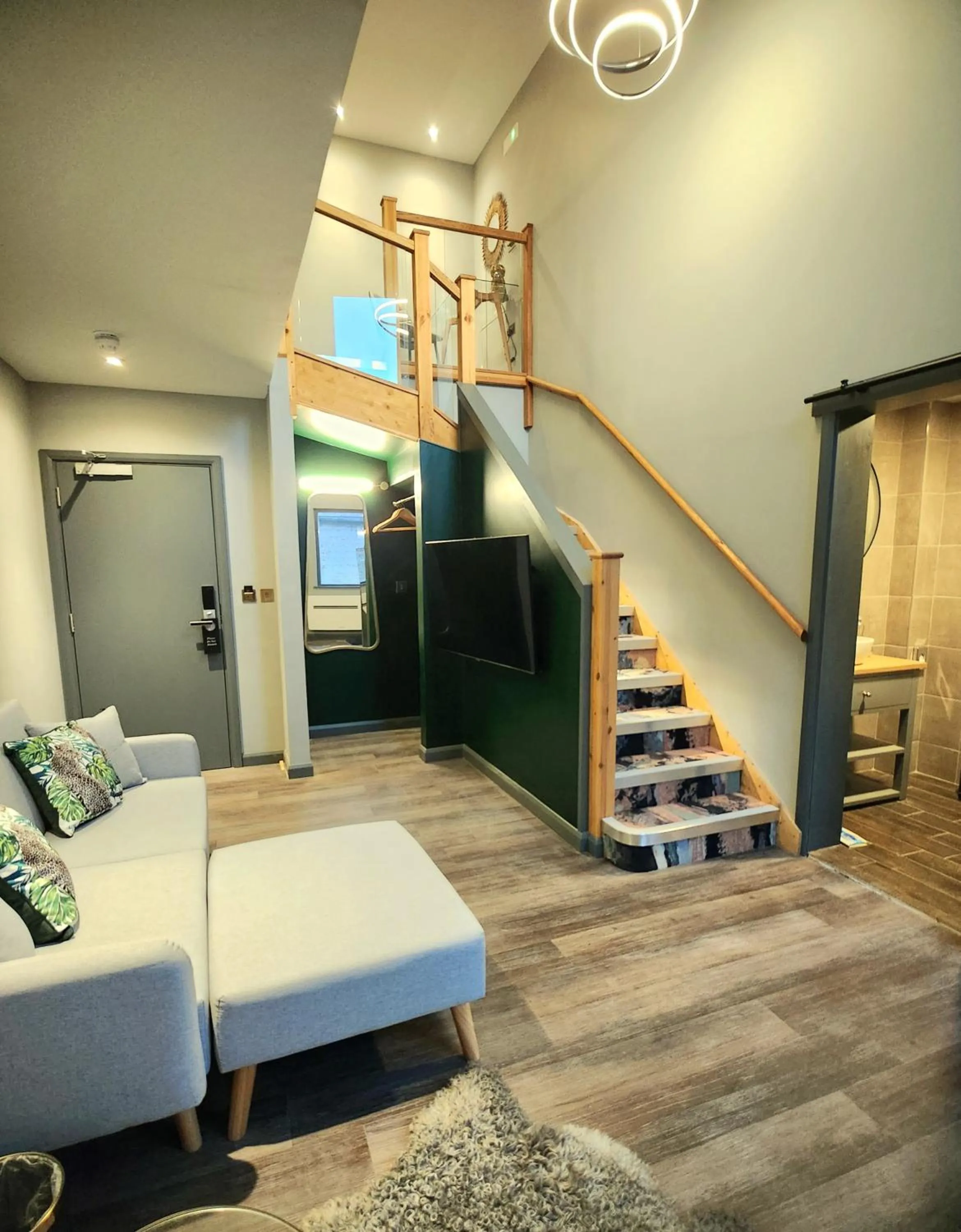 Living room in Pinnacle Suites Hotel