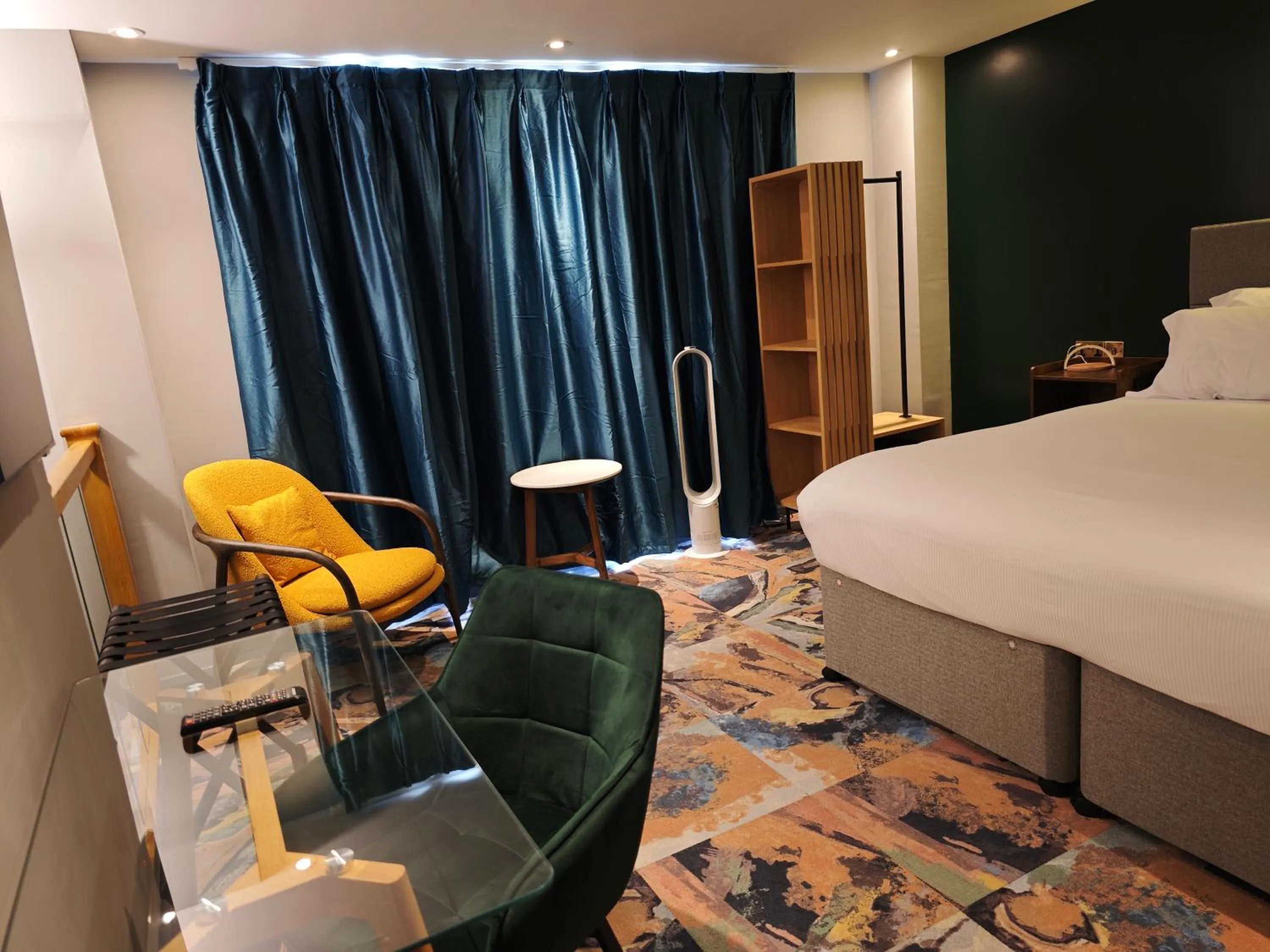 Bed in Pinnacle Suites Hotel