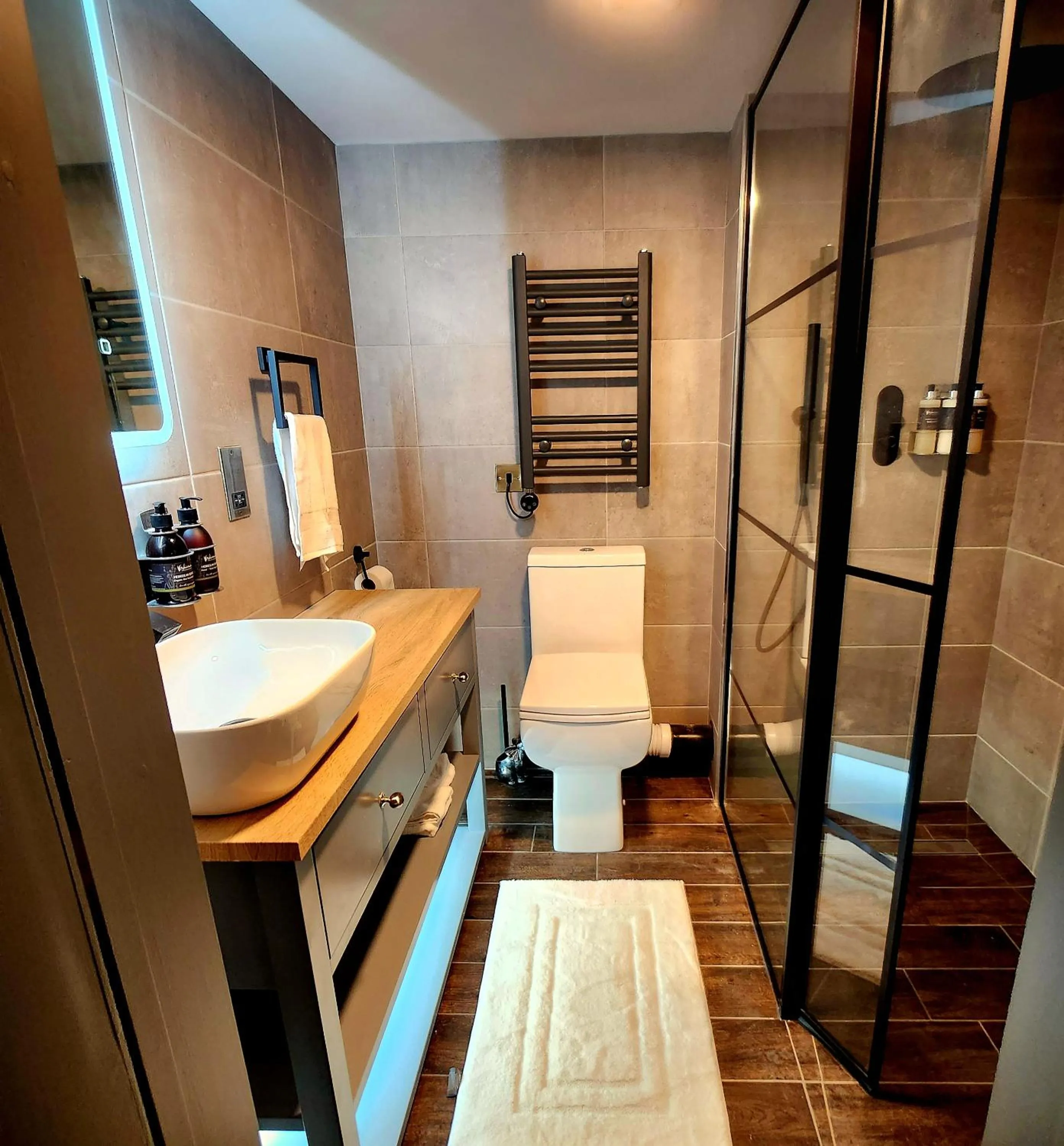 Shower in Pinnacle Suites Hotel