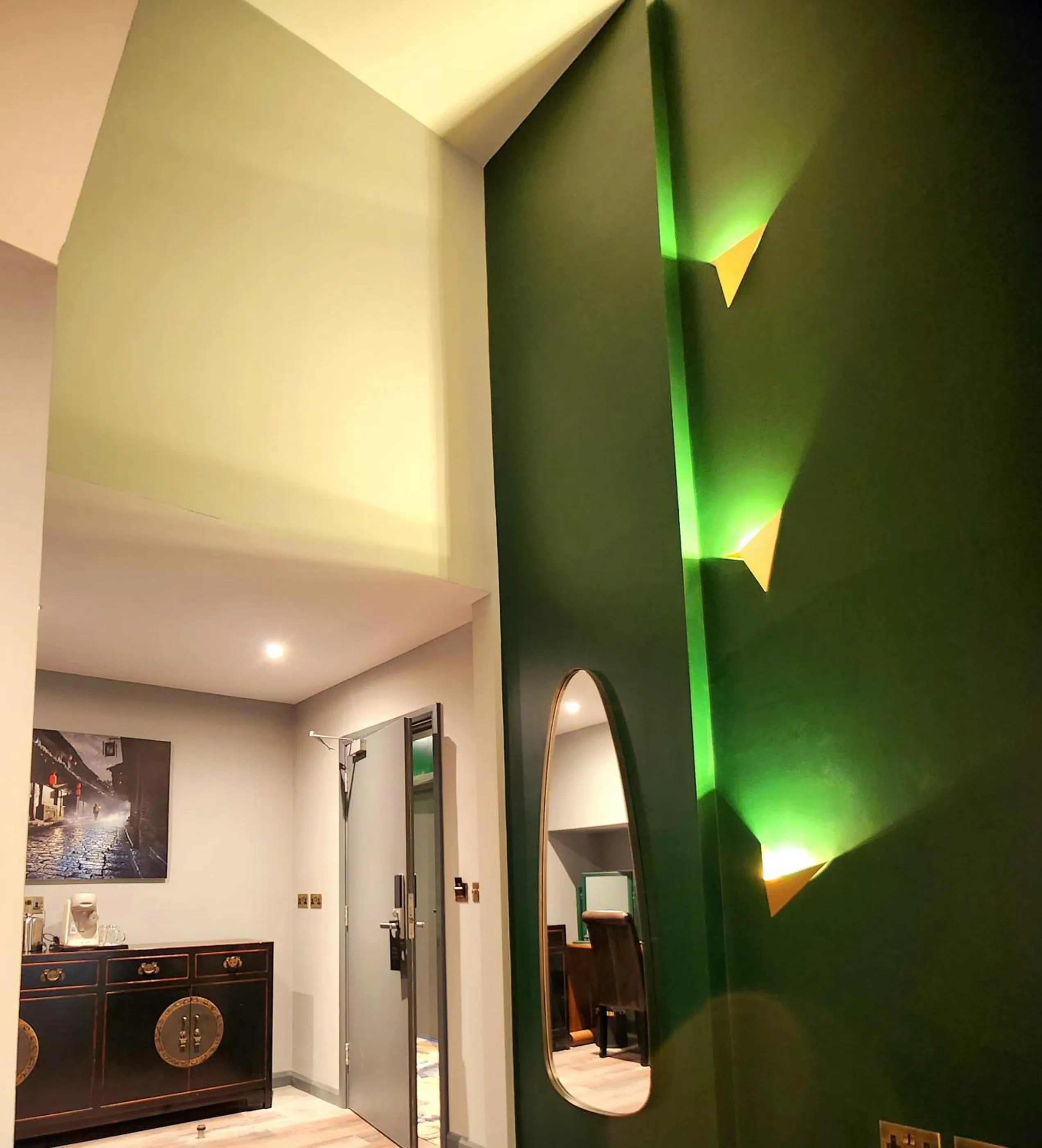 Decorative detail in Pinnacle Suites Hotel