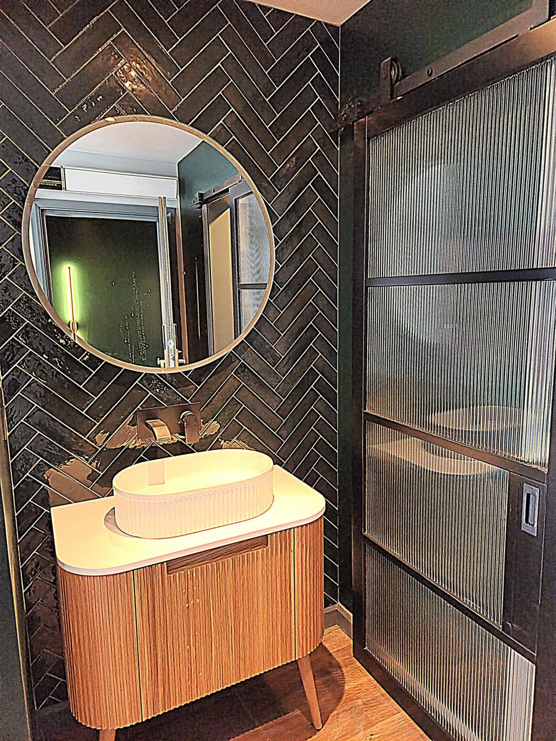 Bathroom in Pinnacle Suites Hotel