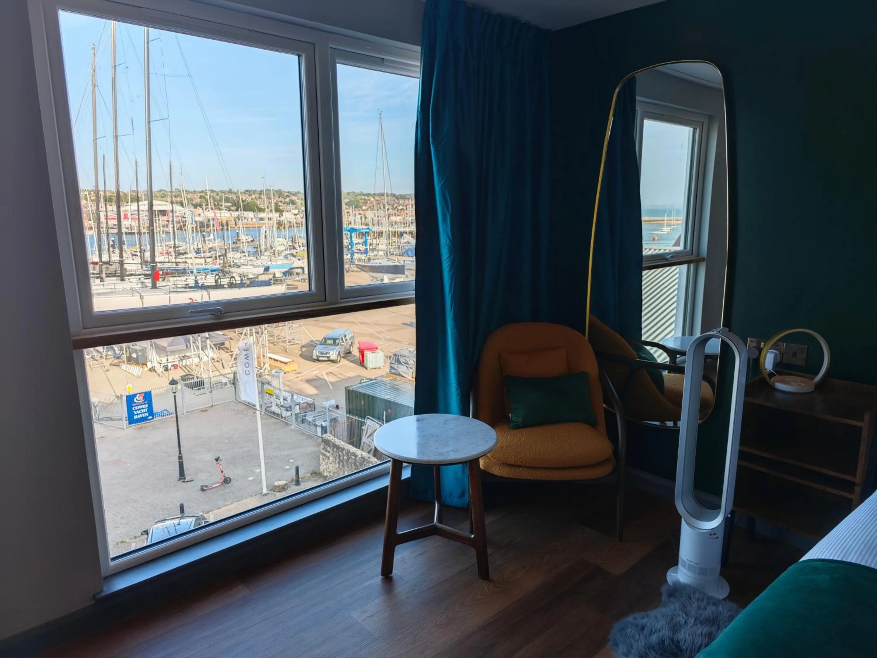 Pinnacle Suites Hotel