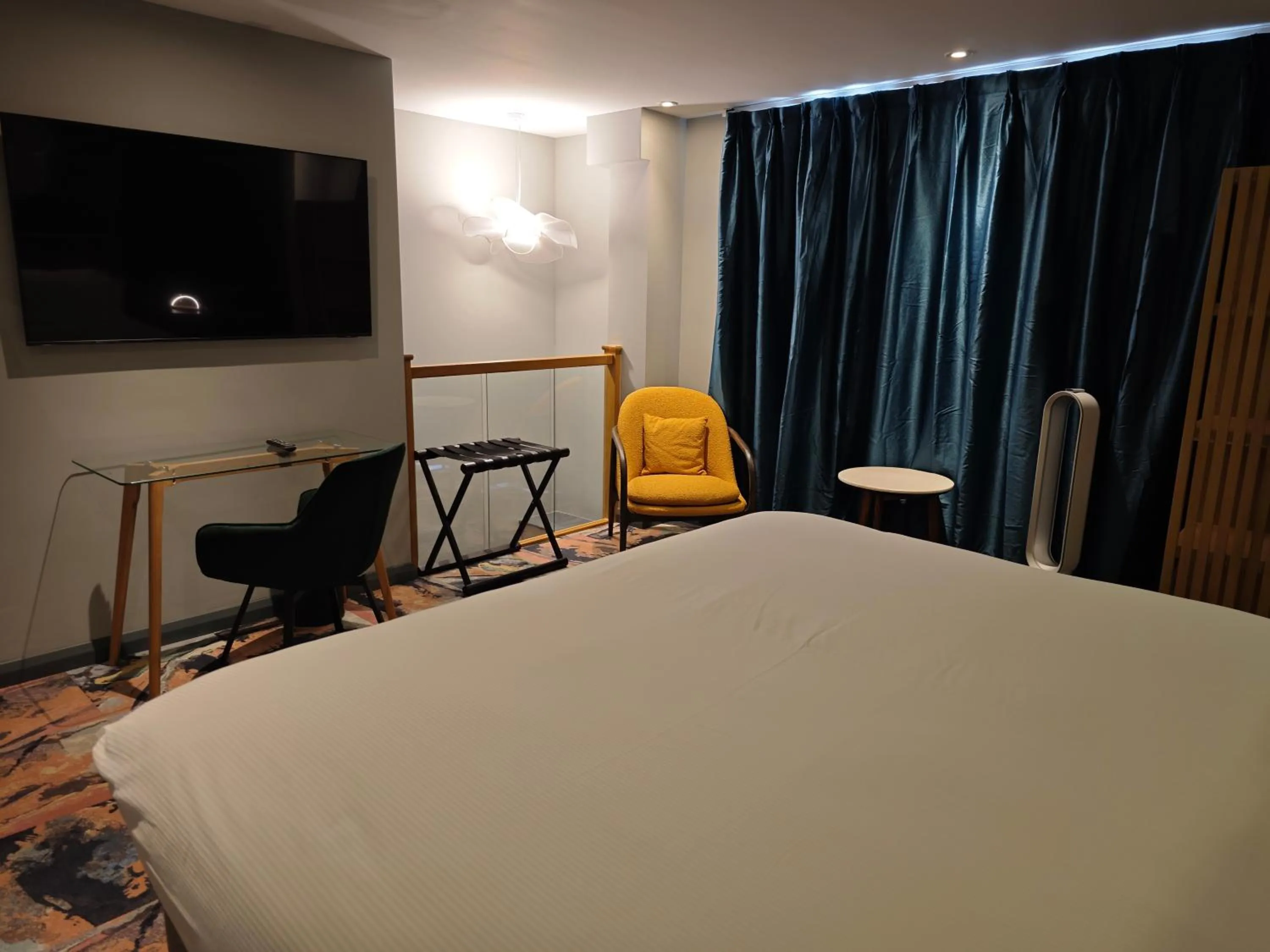 Bedroom, Bed in Pinnacle Suites Hotel