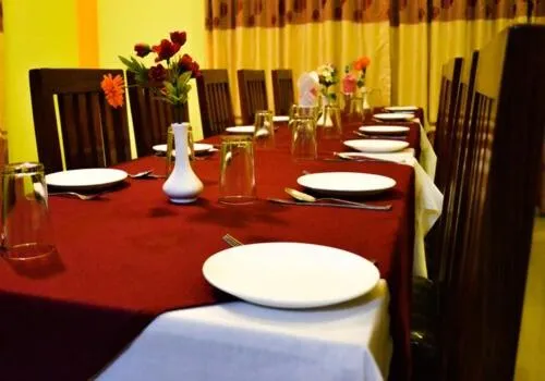 Restaurant/places to eat in Hotell Hill Crown