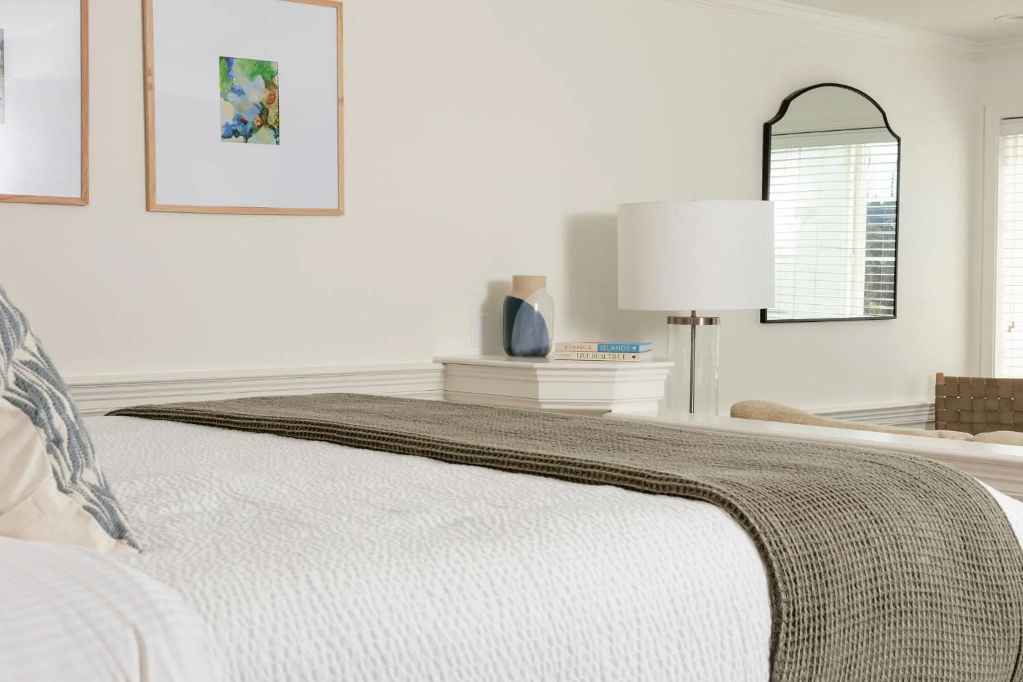 Bed in Outlook Inn on Orcas Island