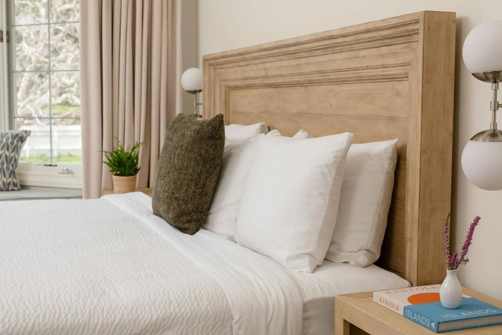 Bed in Outlook Inn on Orcas Island