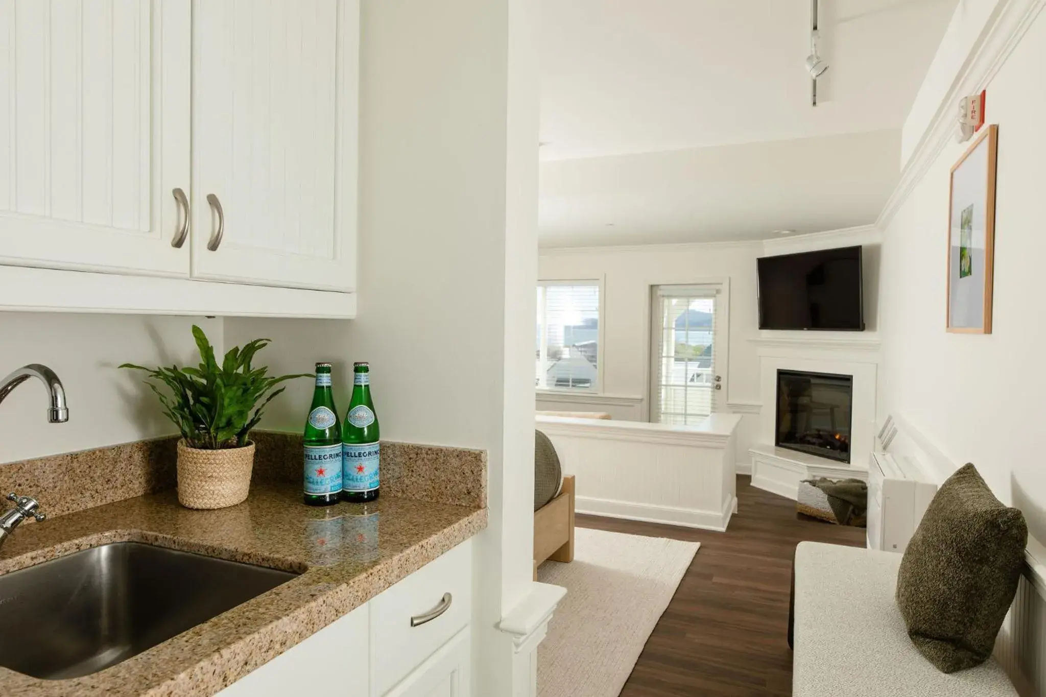 Bay View Studio Suite in Outlook Inn on Orcas Island Bay View Studio Suite in Outlook Inn on Orcas Island