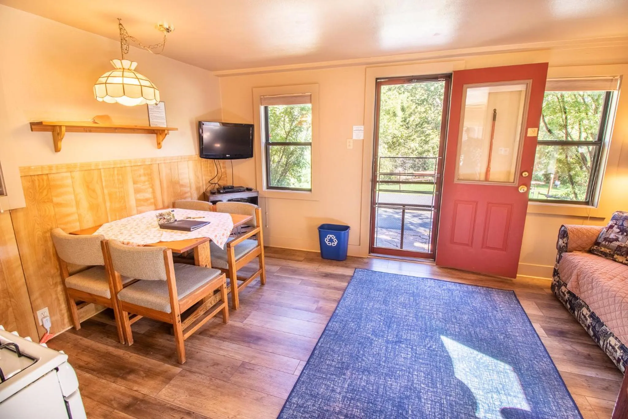 Living room in Castle Mountain Lodge