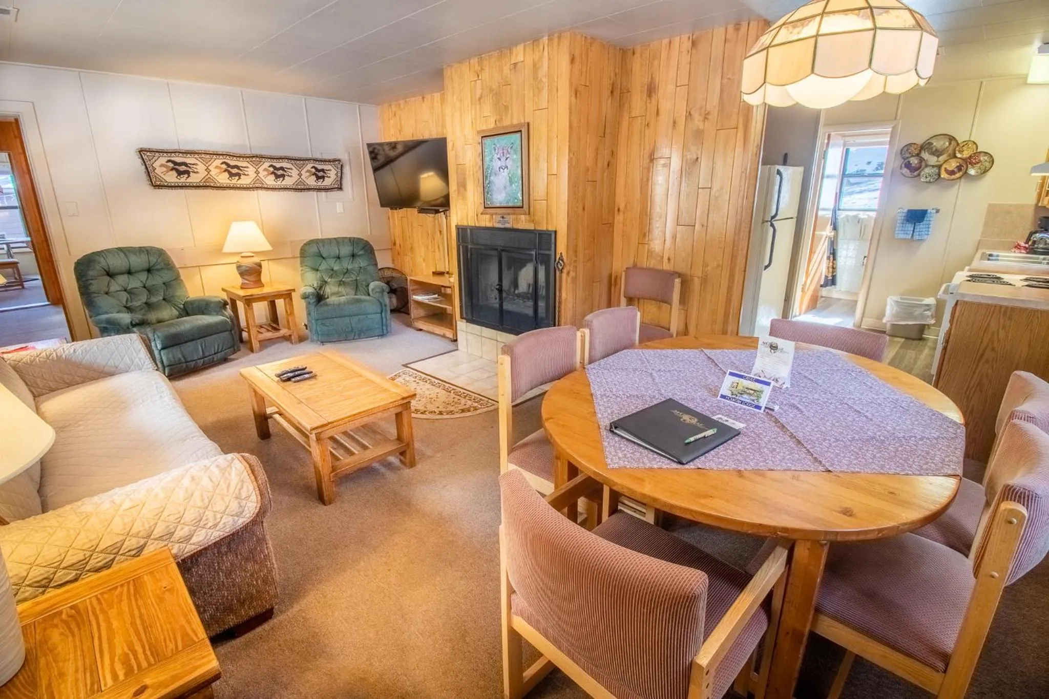 Kitchen or kitchenette in Castle Mountain Lodge