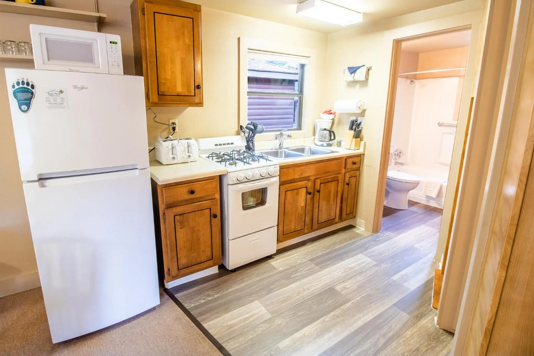 Kitchen or kitchenette in Castle Mountain Lodge