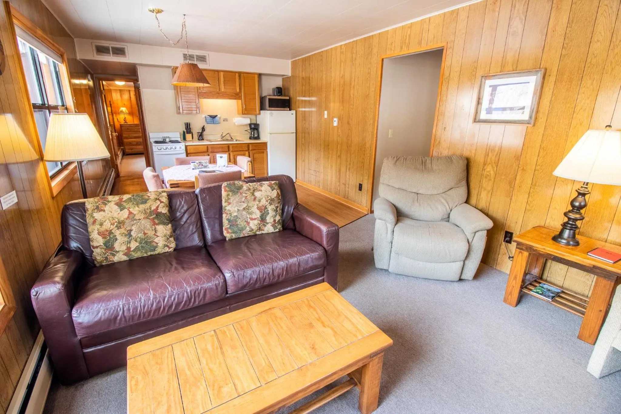 Kitchen or kitchenette in Castle Mountain Lodge