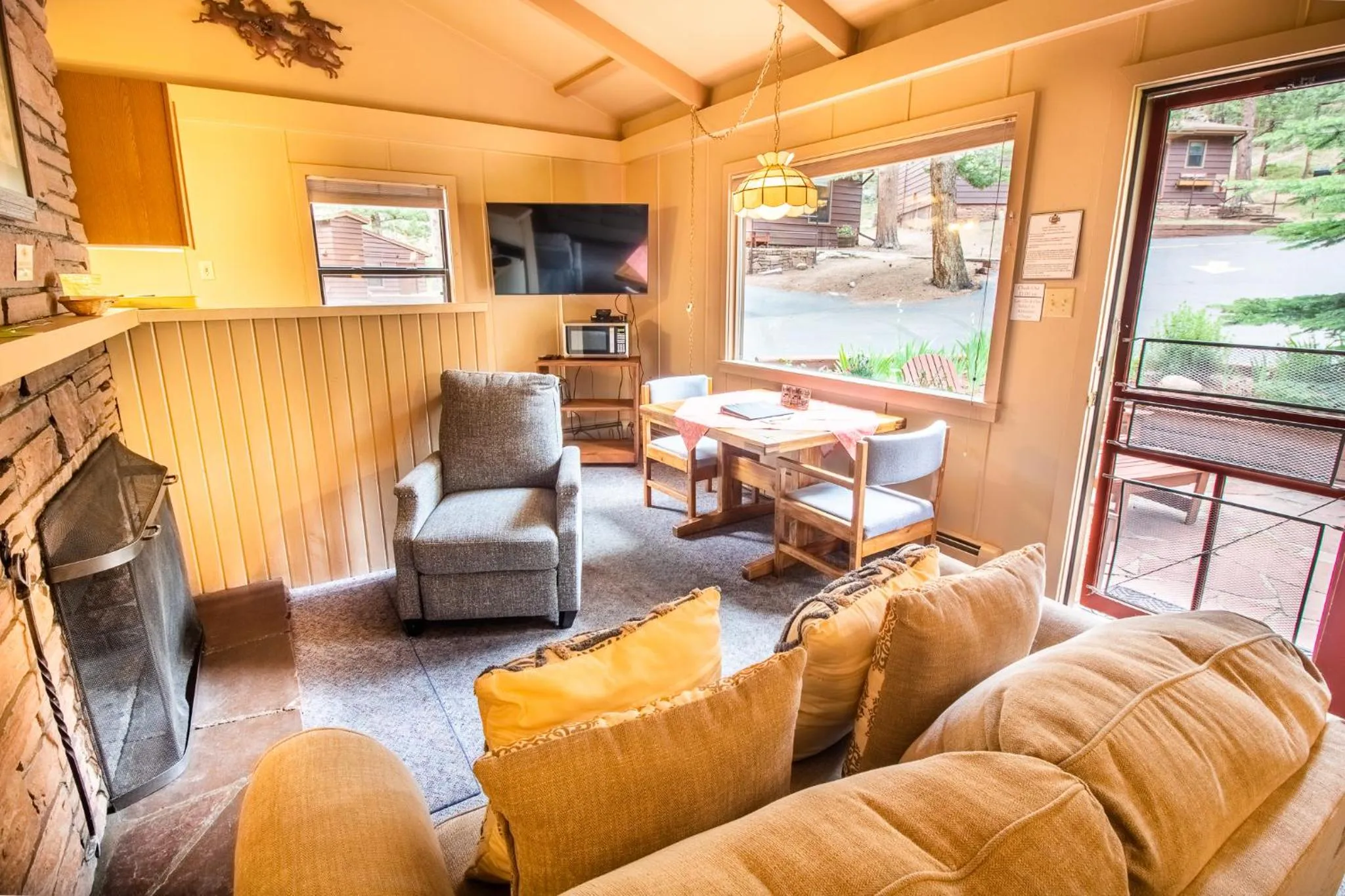 Living room in Castle Mountain Lodge