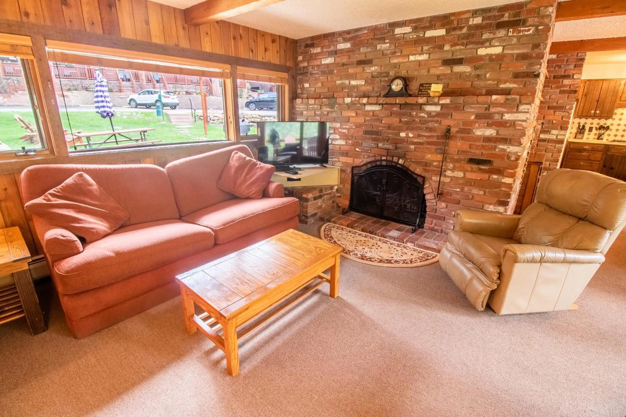 TV and multimedia in Castle Mountain Lodge