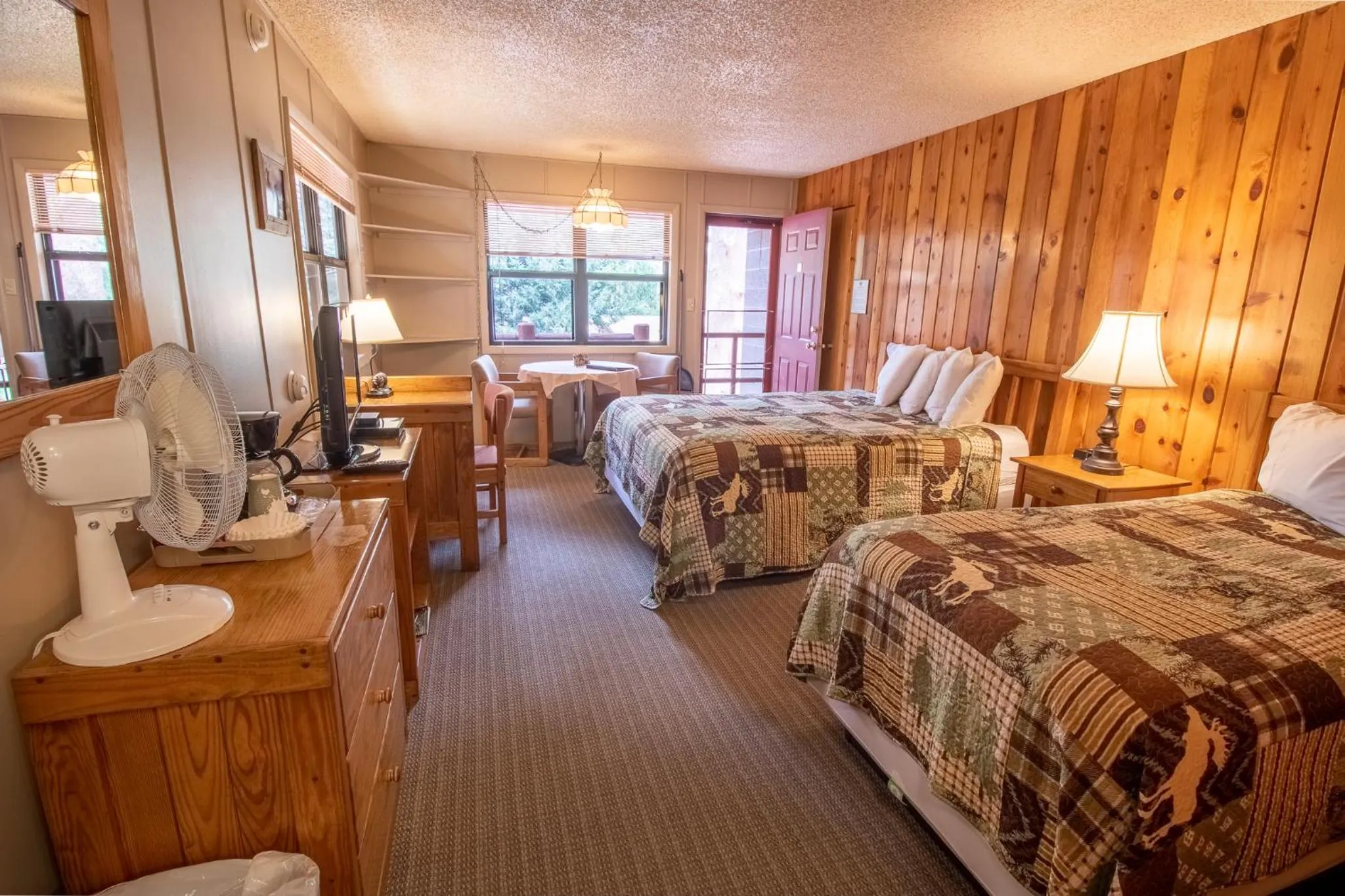 Photo of the whole room, Bed in Castle Mountain Lodge