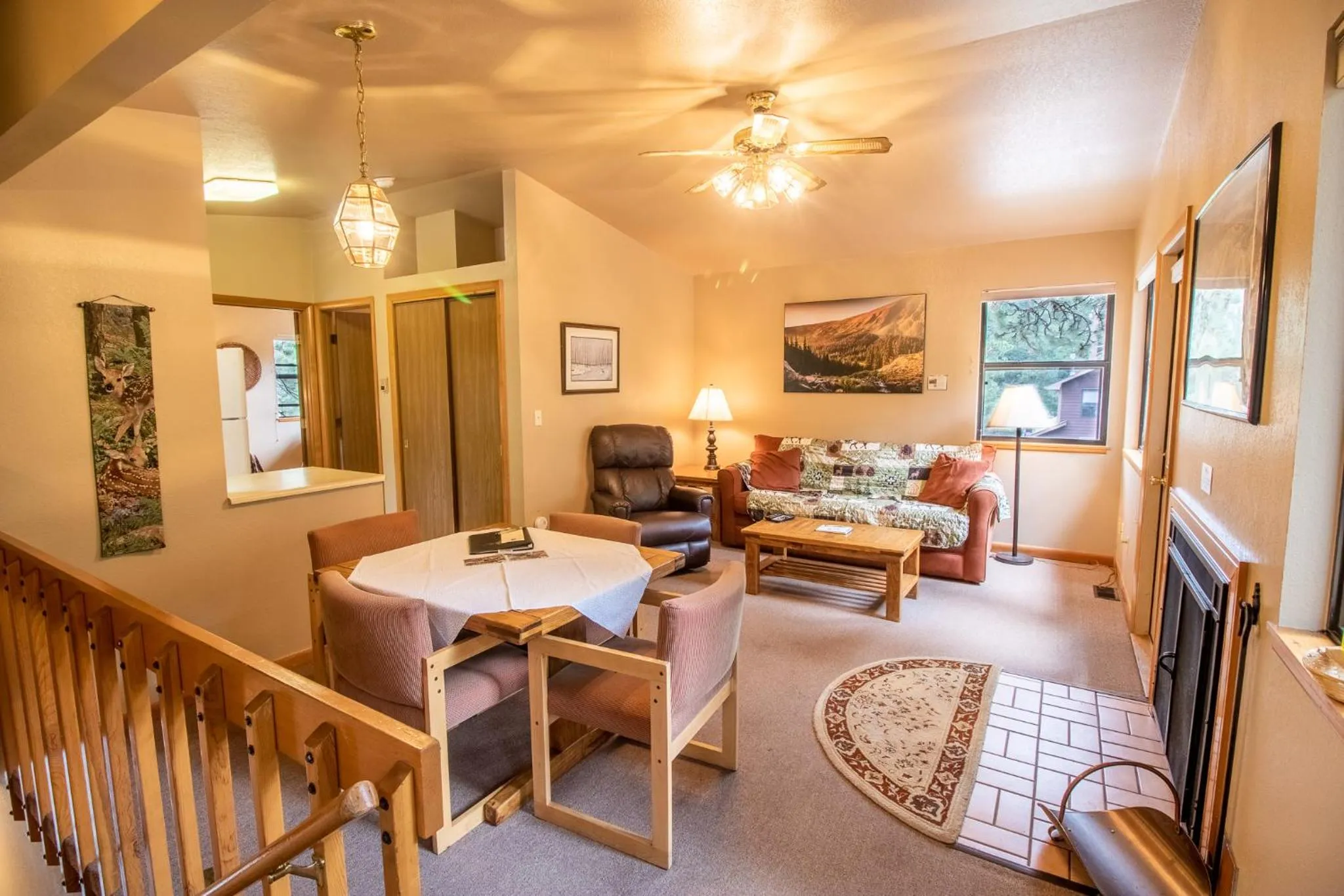 Living room in Castle Mountain Lodge