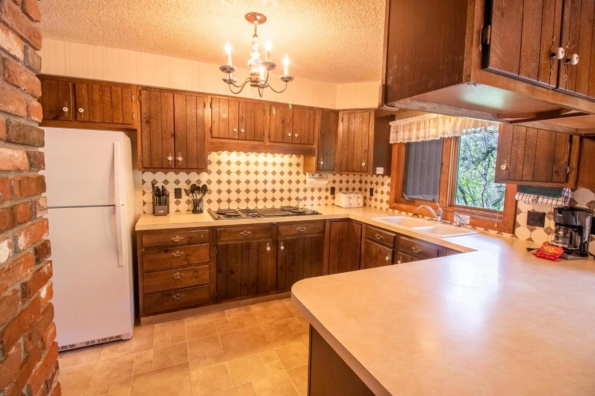 Coffee/tea facilities in Castle Mountain Lodge