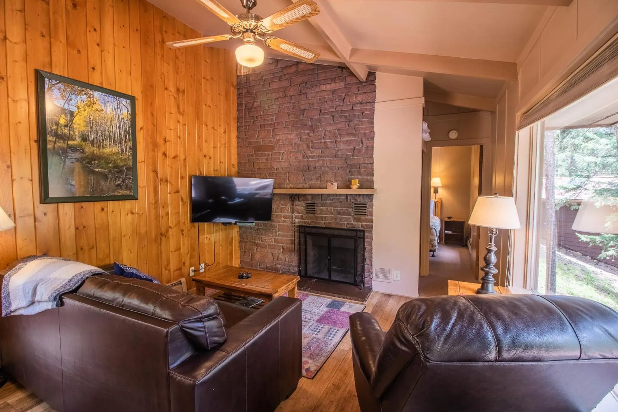 Living room in Castle Mountain Lodge