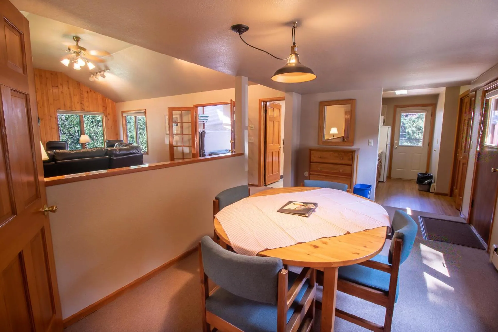 Kitchen or kitchenette in Castle Mountain Lodge