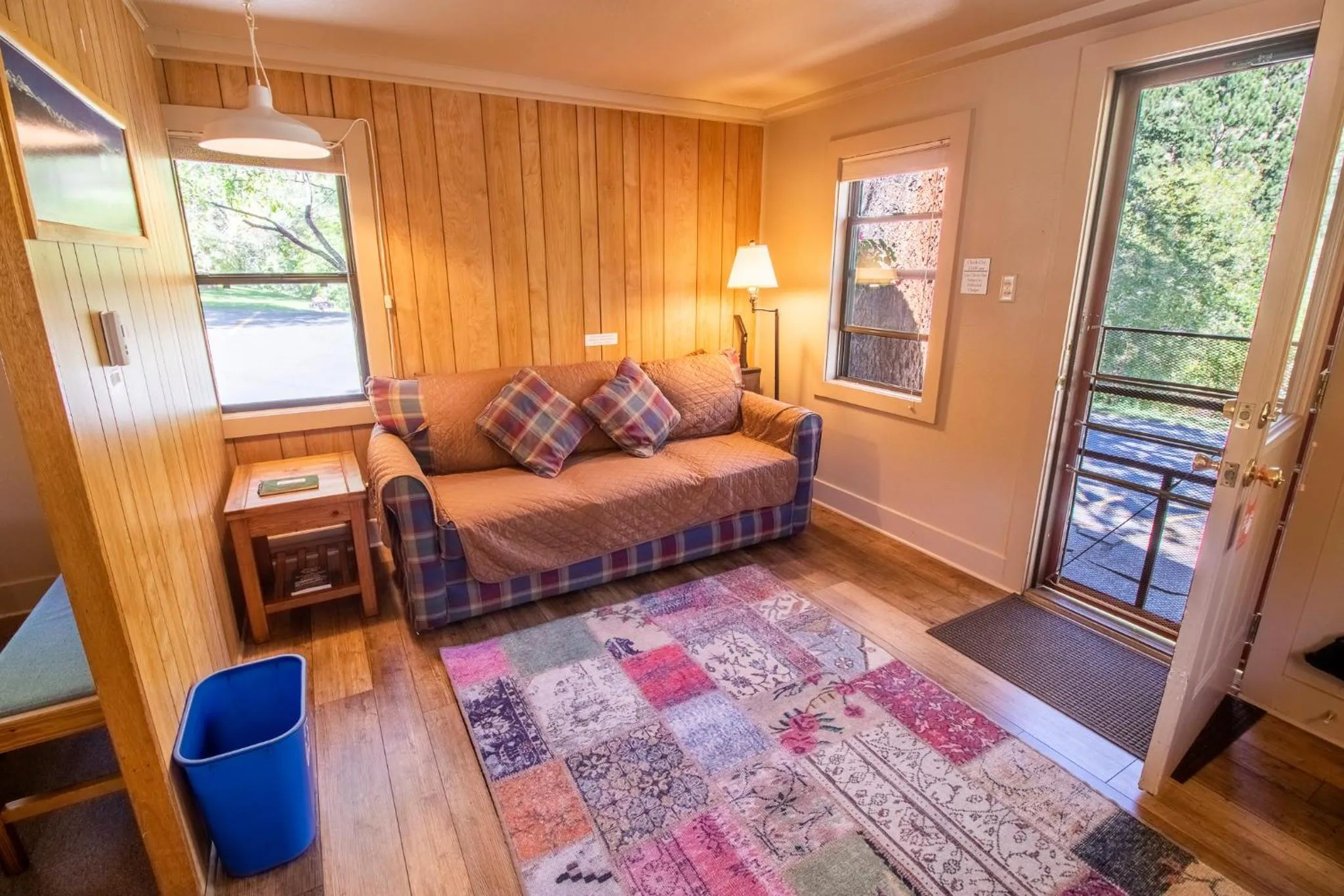 Living room, Bed in Castle Mountain Lodge