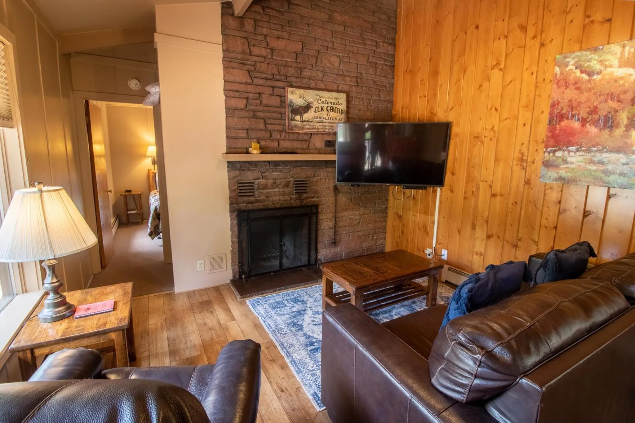 Living room in Castle Mountain Lodge
