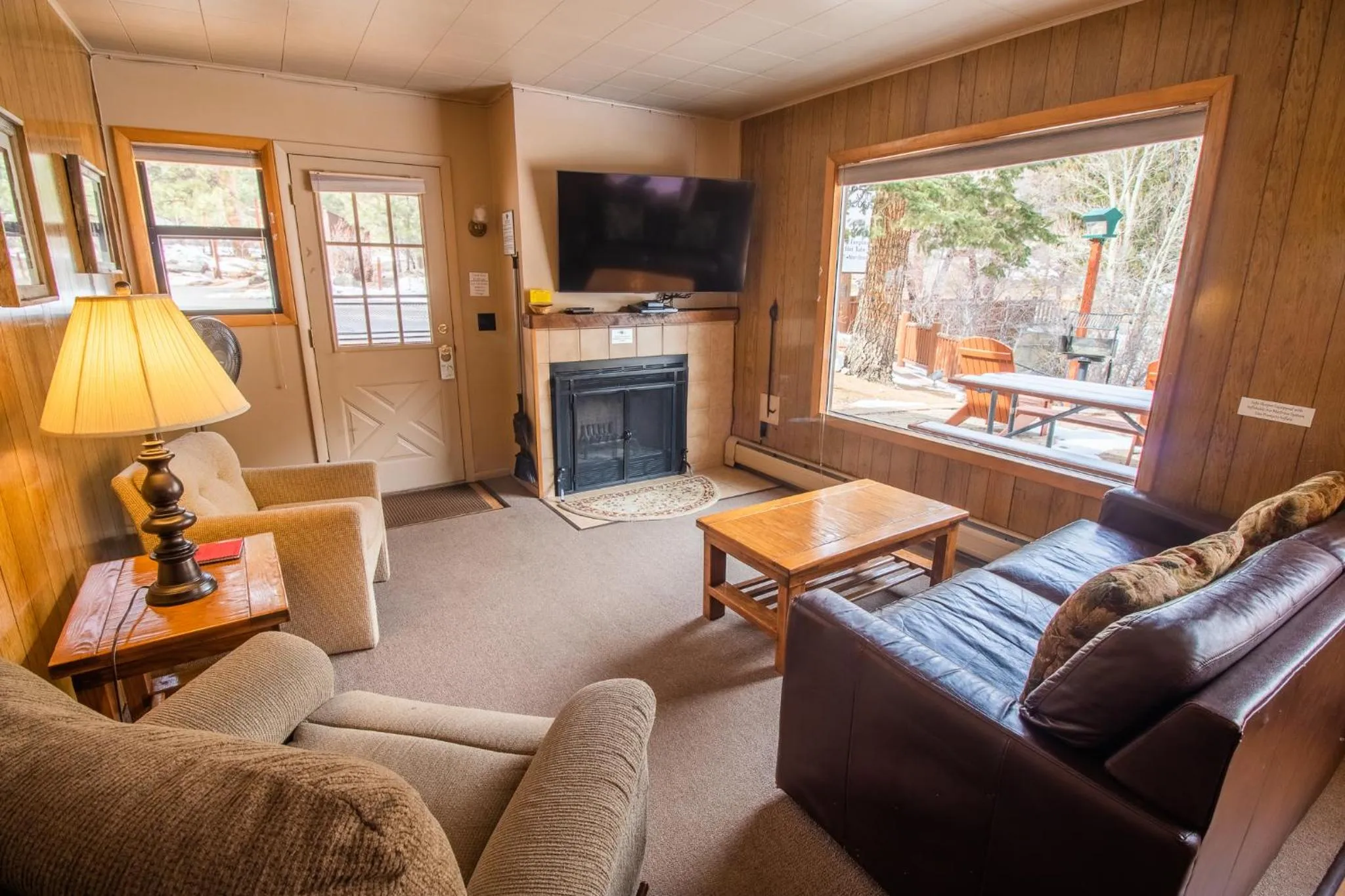 TV and multimedia in Castle Mountain Lodge