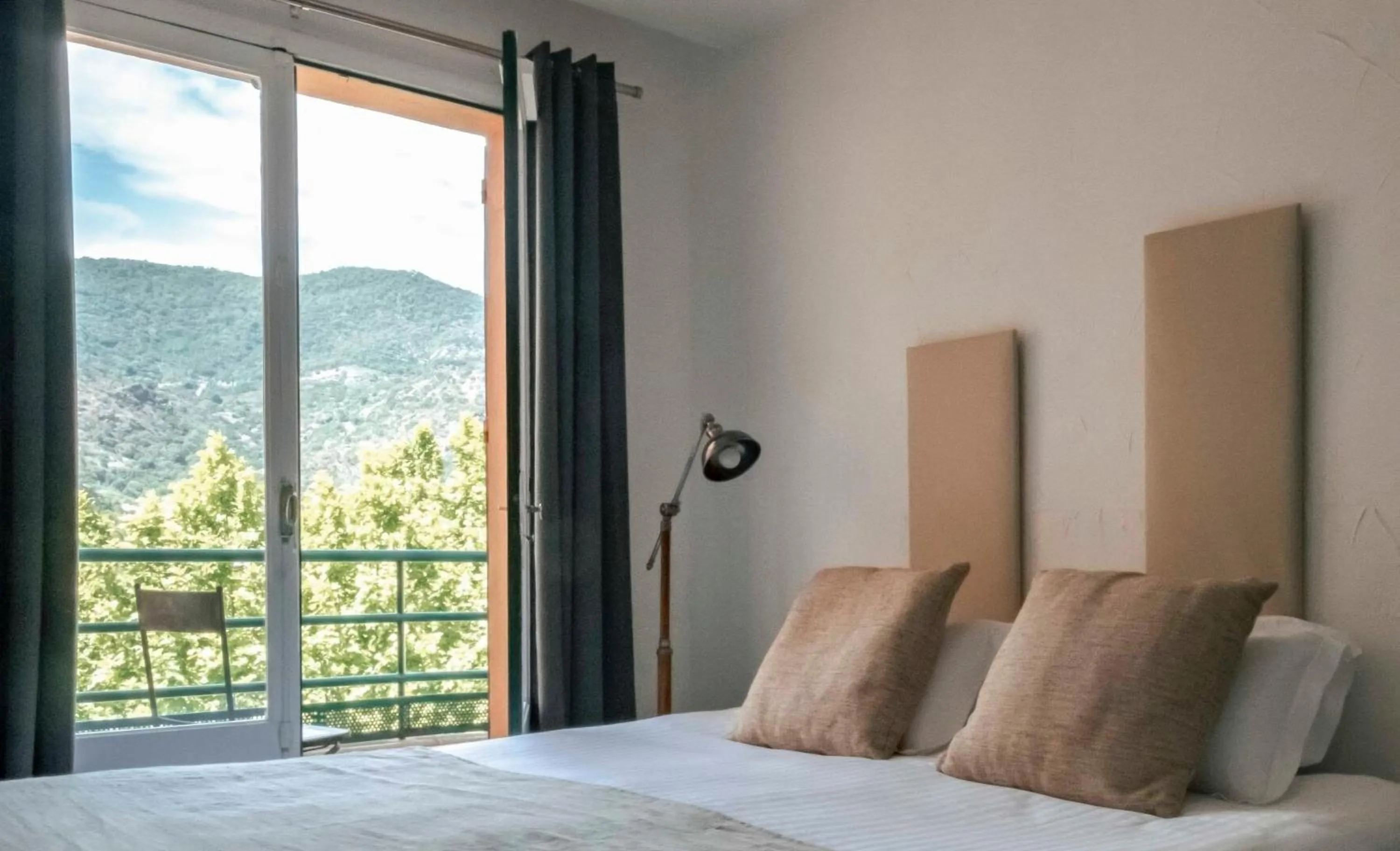 Bedroom in Surplage Hôtel Cavalière