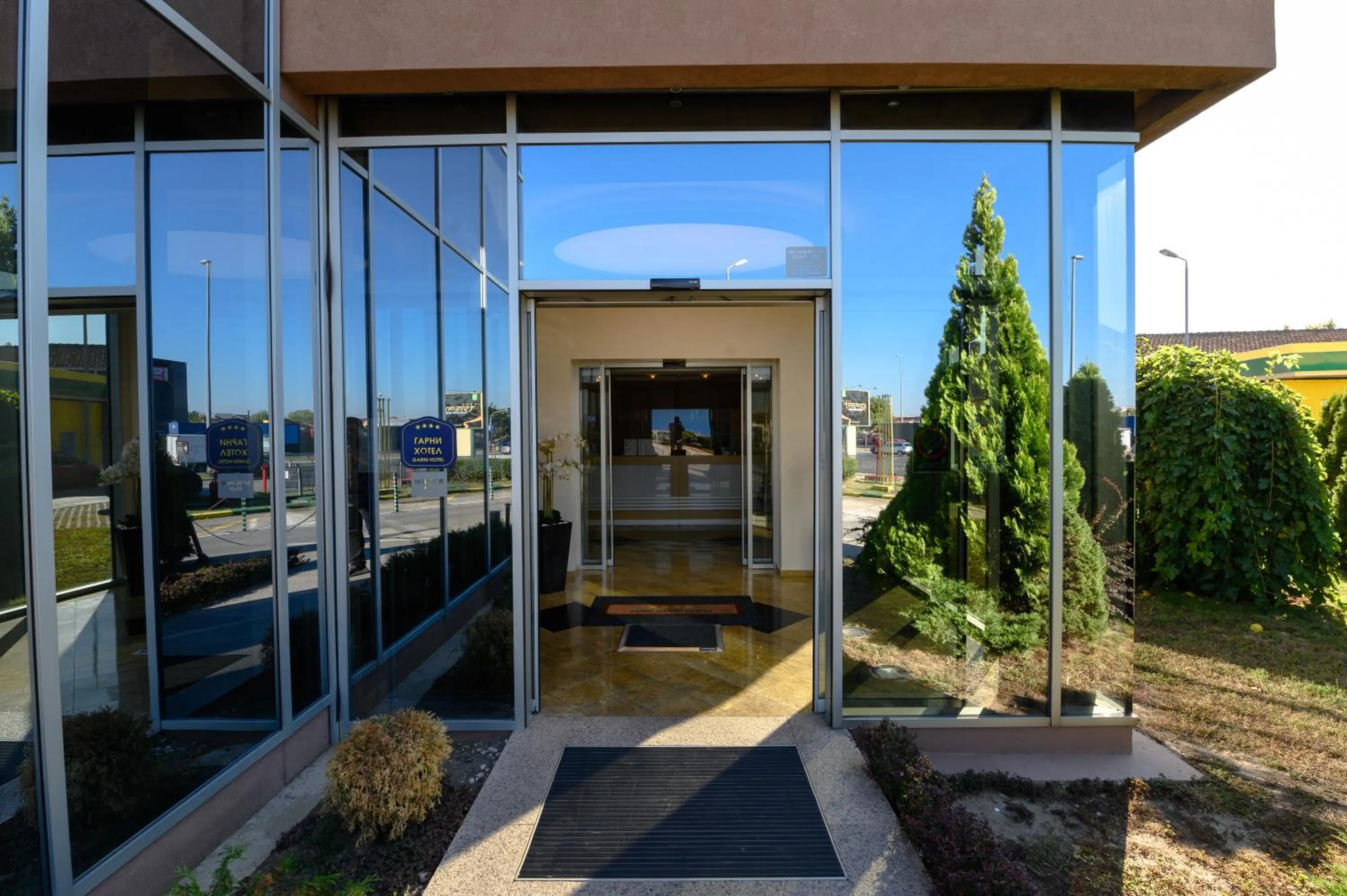 Facade/entrance in Euro Garni Hotel