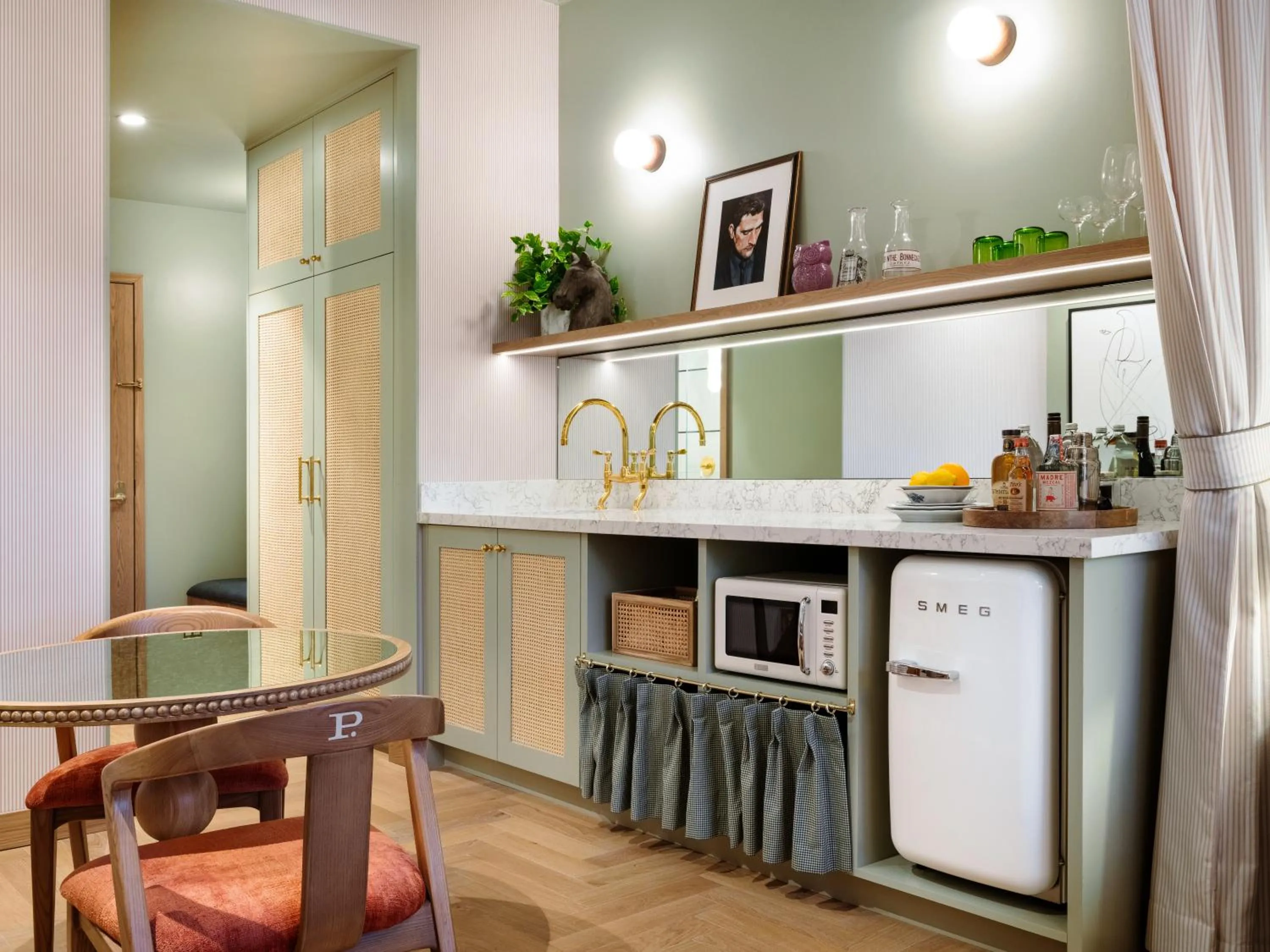Kitchen or kitchenette in Palihouse Hyde Park Village