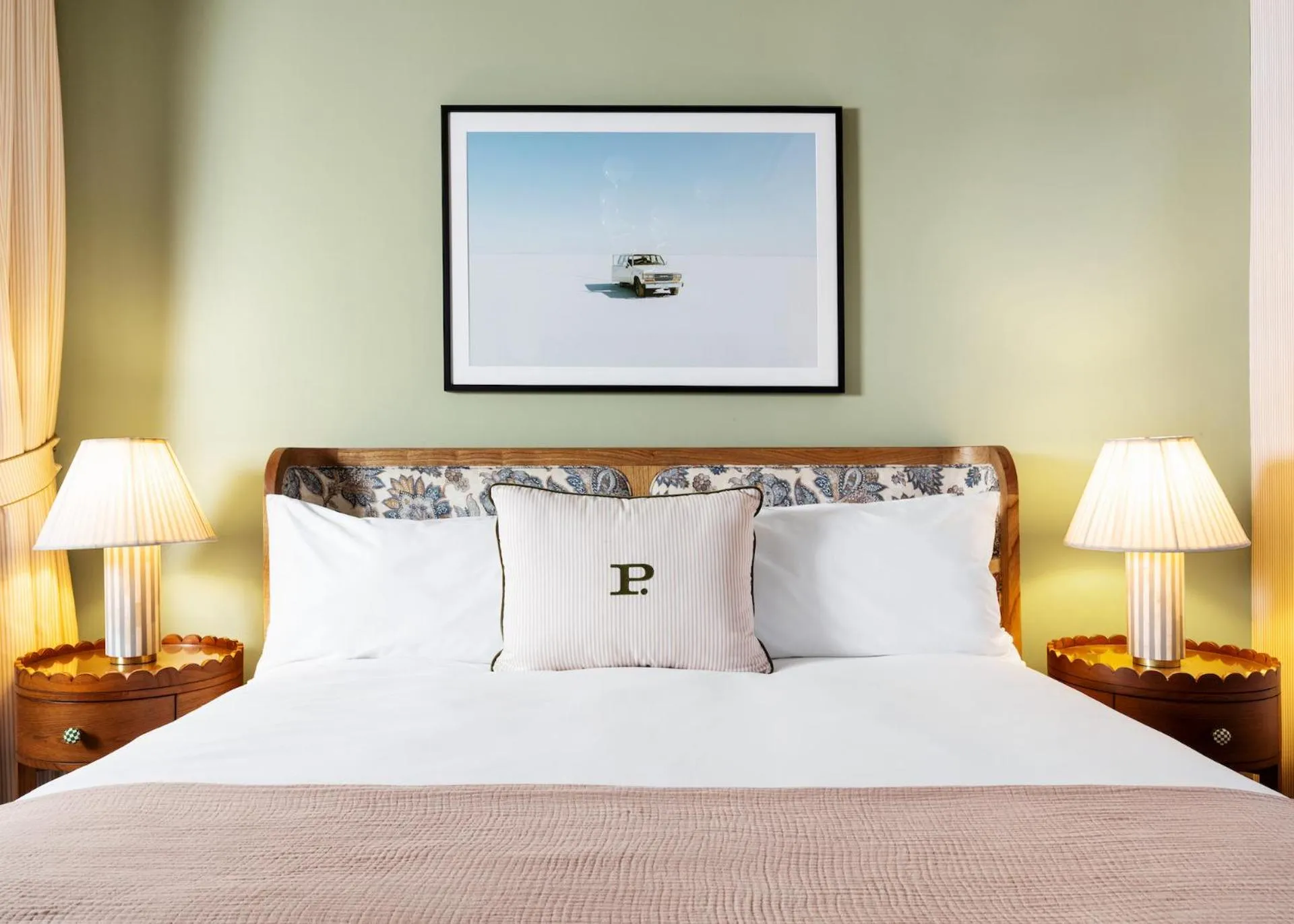 Bed in Palihouse Hyde Park Village