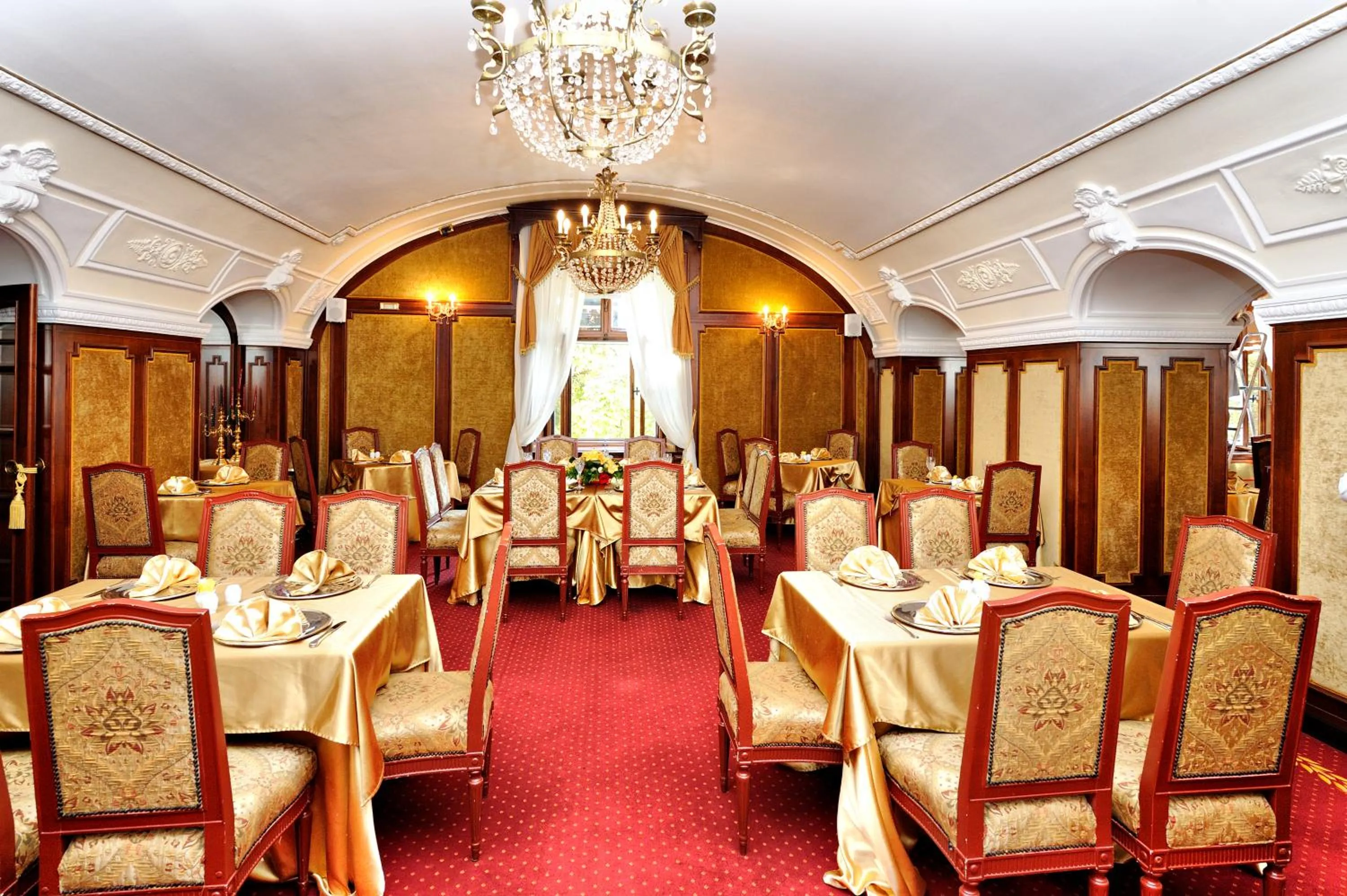 Restaurant/places to eat in Hotel Leopold I