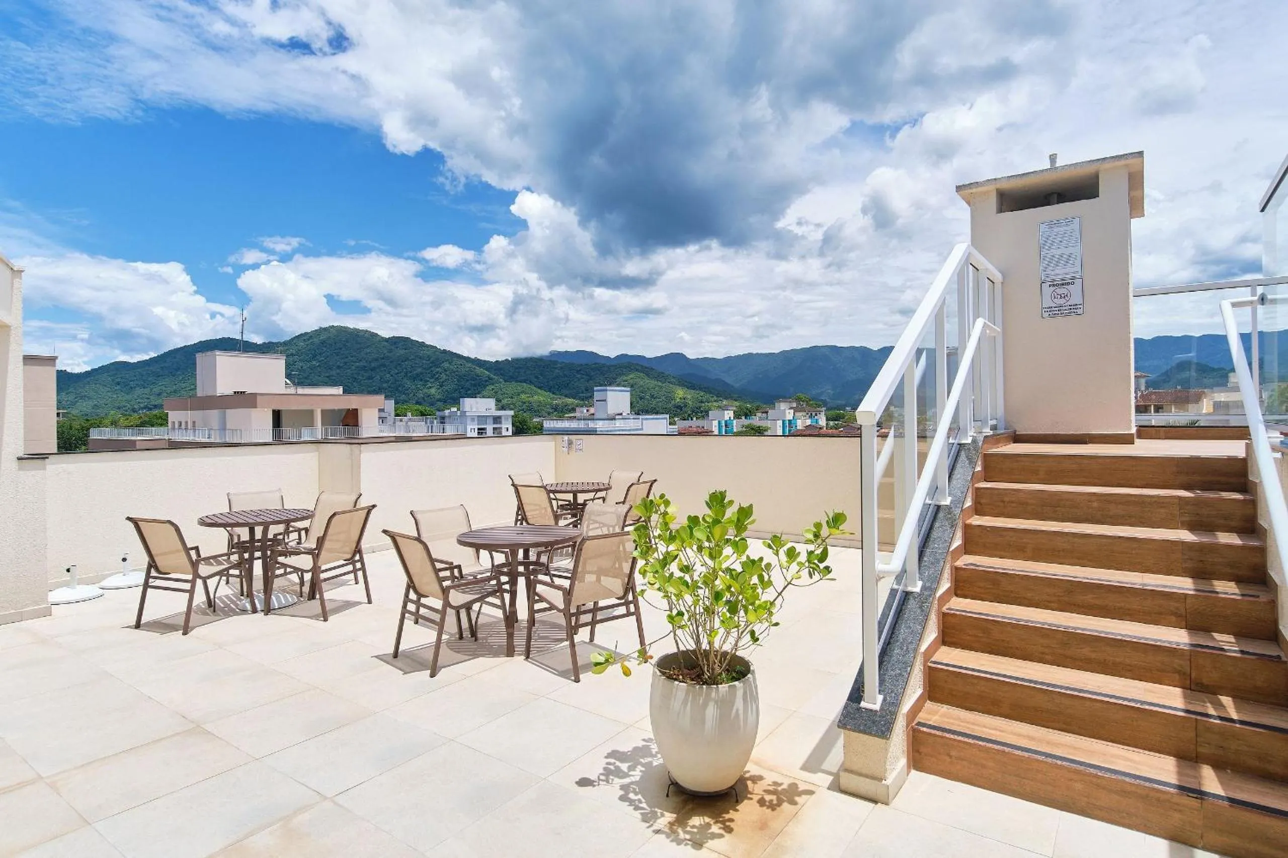 500 metros da Orla Itaguá em Ubatuba - Varanda Gourmet/ Wi-fi